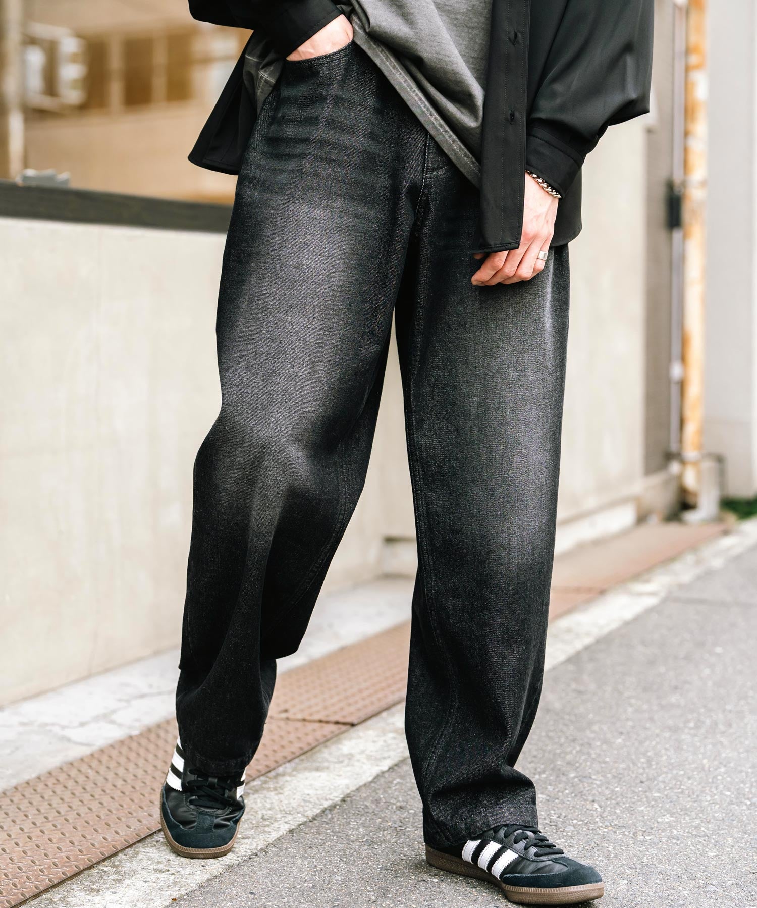 ルーズシルエットワイドデニムパンツ