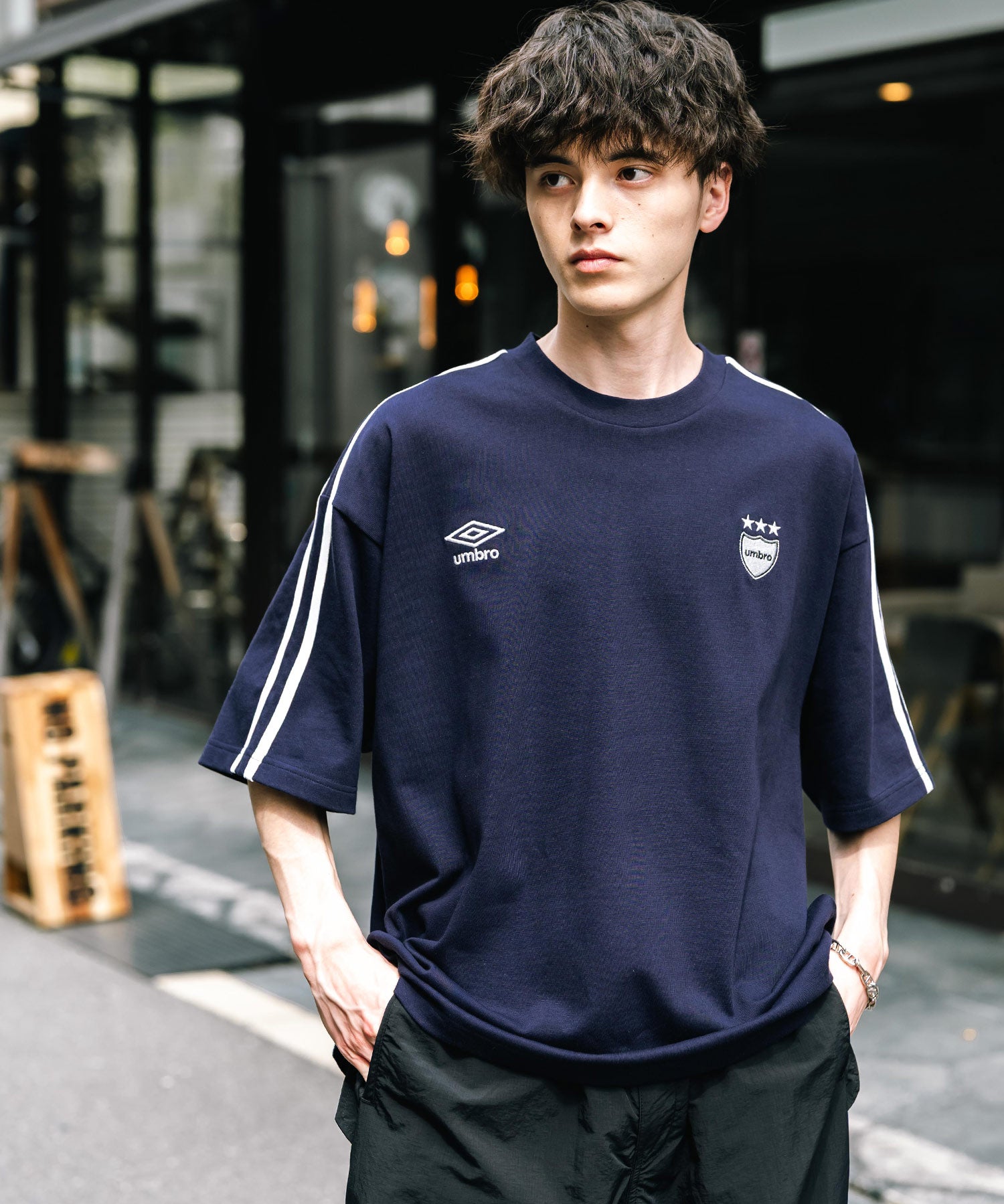 UMBRO アンブロ 別注コラボ オーバーサイズサイドライントラックワンポイントロゴ刺繍クルーネック半袖Tシャツ