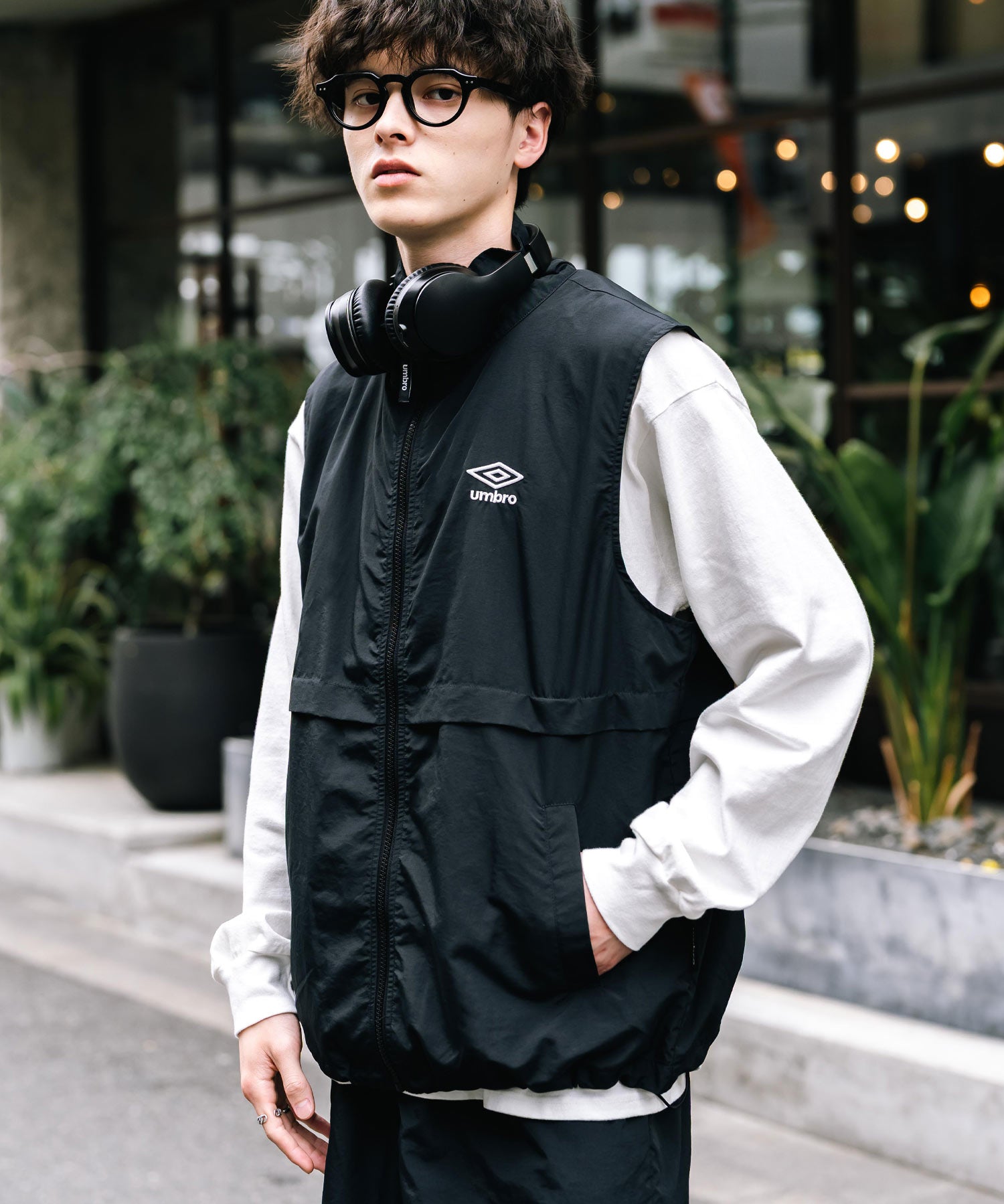 UMBRO アンブロ 別注コラボ ルーズシルエット裏メッシュスタンドネックワンポイントロゴ刺繍ナイロンベスト セットアップ可能