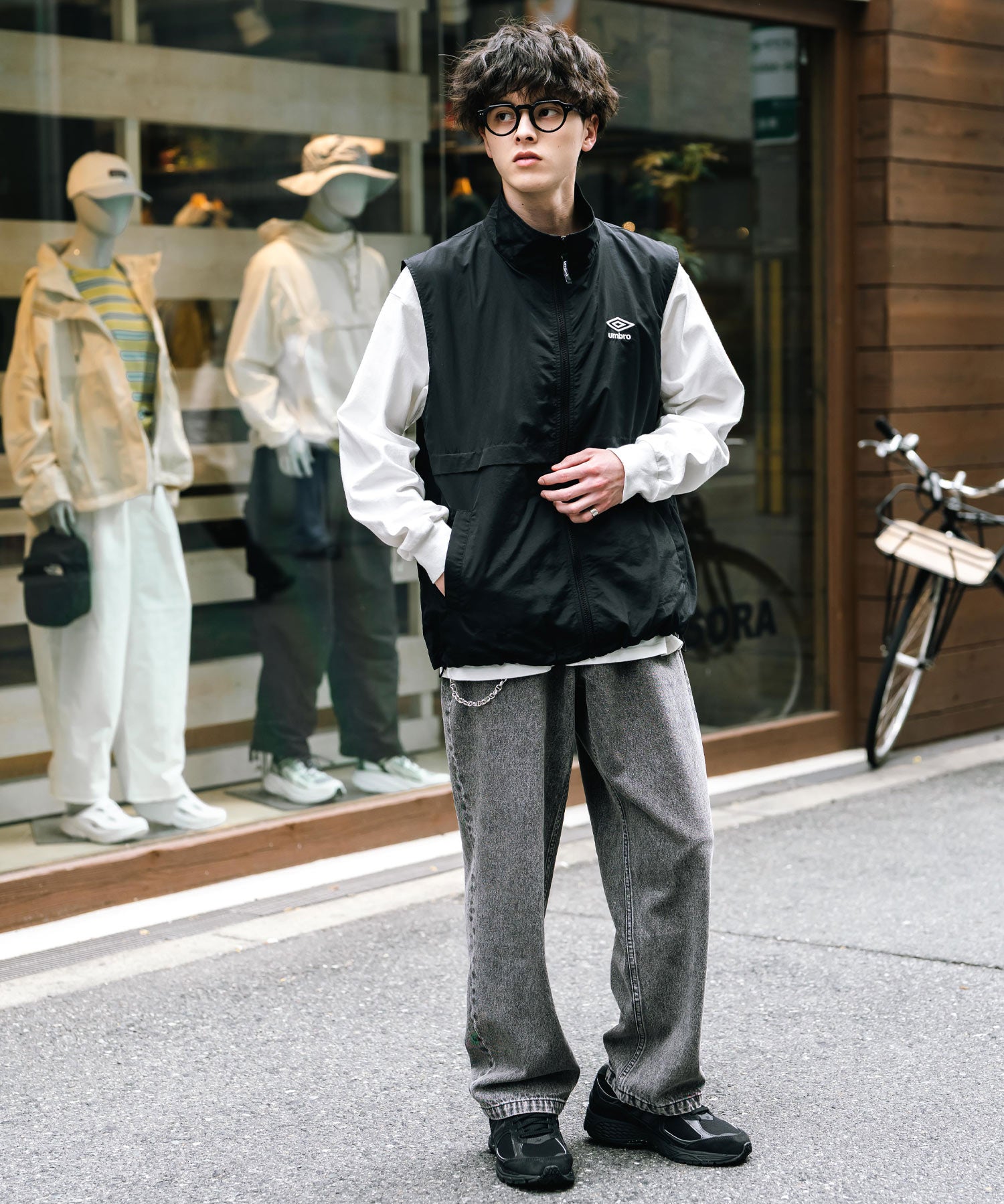 UMBRO アンブロ 別注コラボ ルーズシルエット裏メッシュスタンドネックワンポイントロゴ刺繍ナイロンベスト セットアップ可能