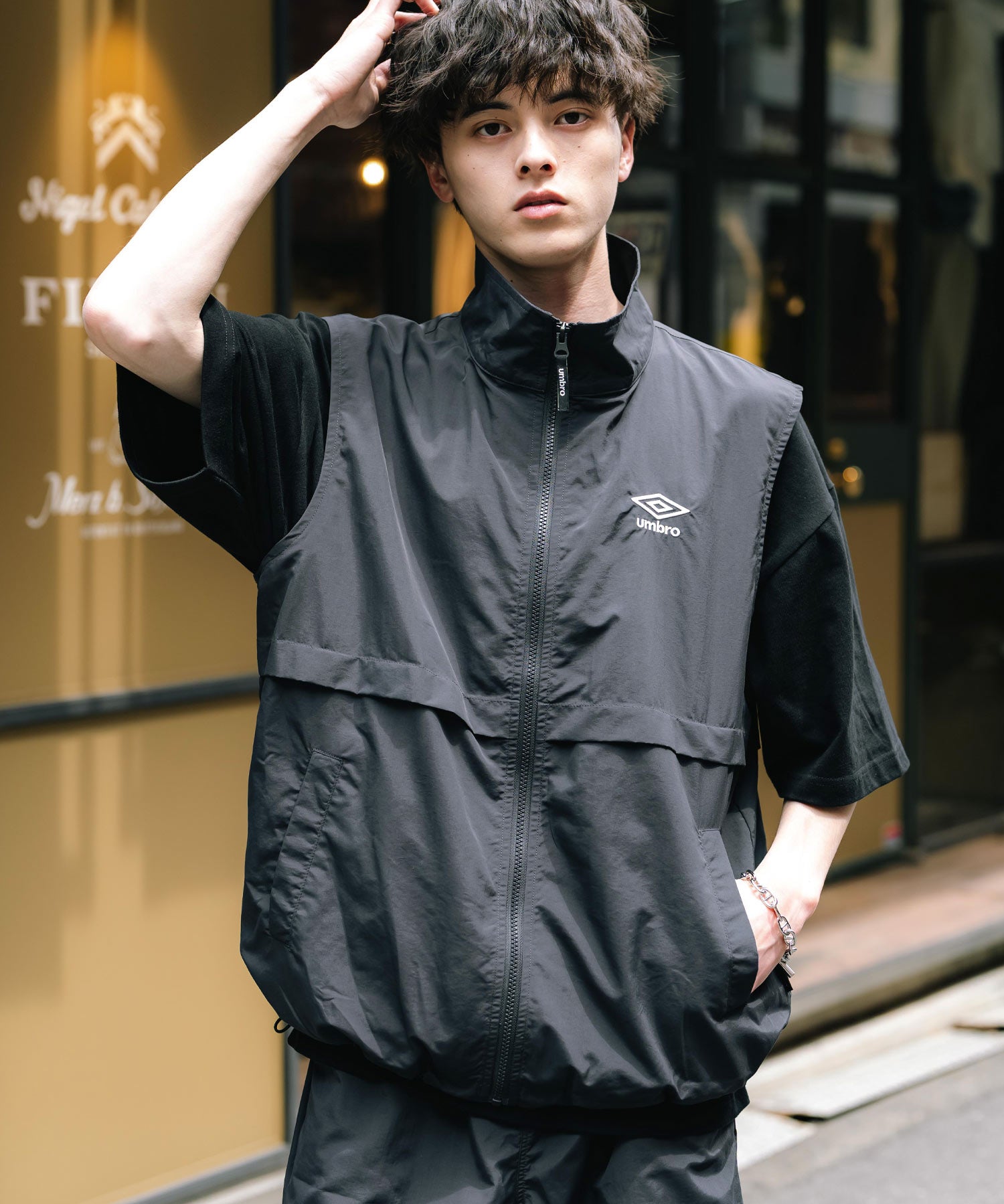 UMBRO アンブロ 別注コラボ ルーズシルエット裏メッシュスタンドネックワンポイントロゴ刺繍ナイロンベスト セットアップ可能