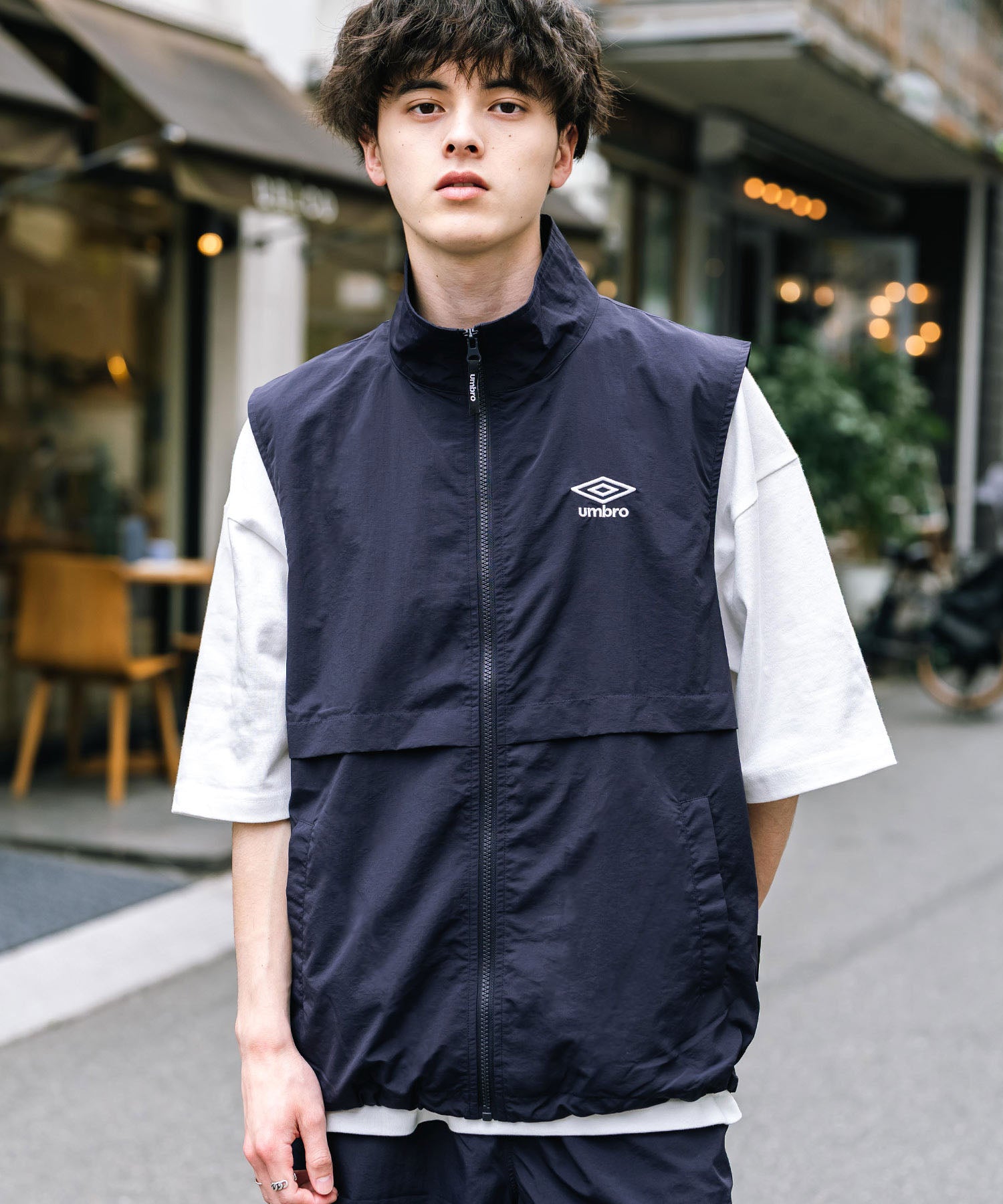 UMBRO アンブロ 別注コラボ ルーズシルエット裏メッシュスタンドネックワンポイントロゴ刺繍ナイロンベスト セットアップ可能