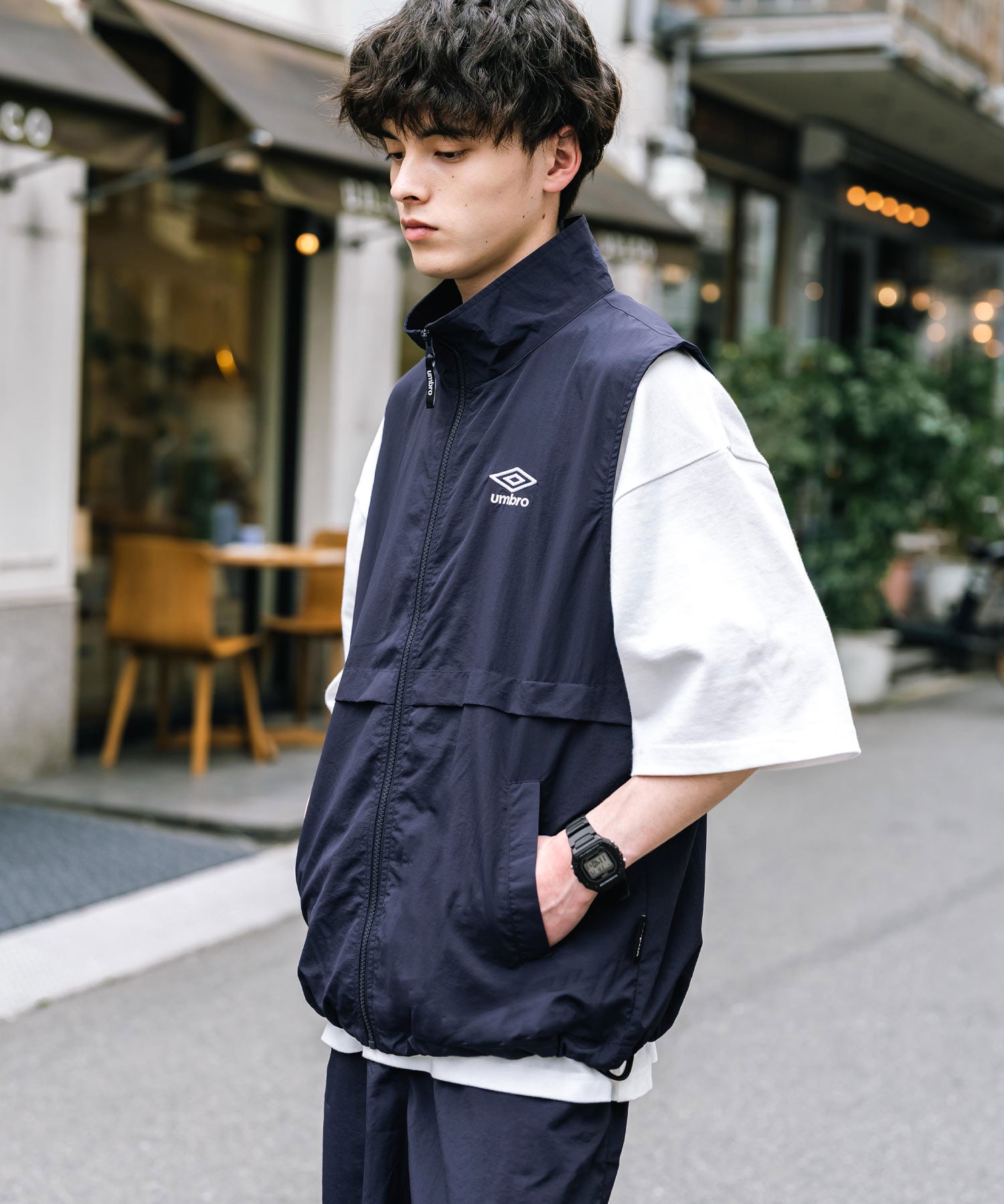UMBRO アンブロ 別注コラボ ルーズシルエット裏メッシュスタンドネックワンポイントロゴ刺繍ナイロンベスト セットアップ可能
