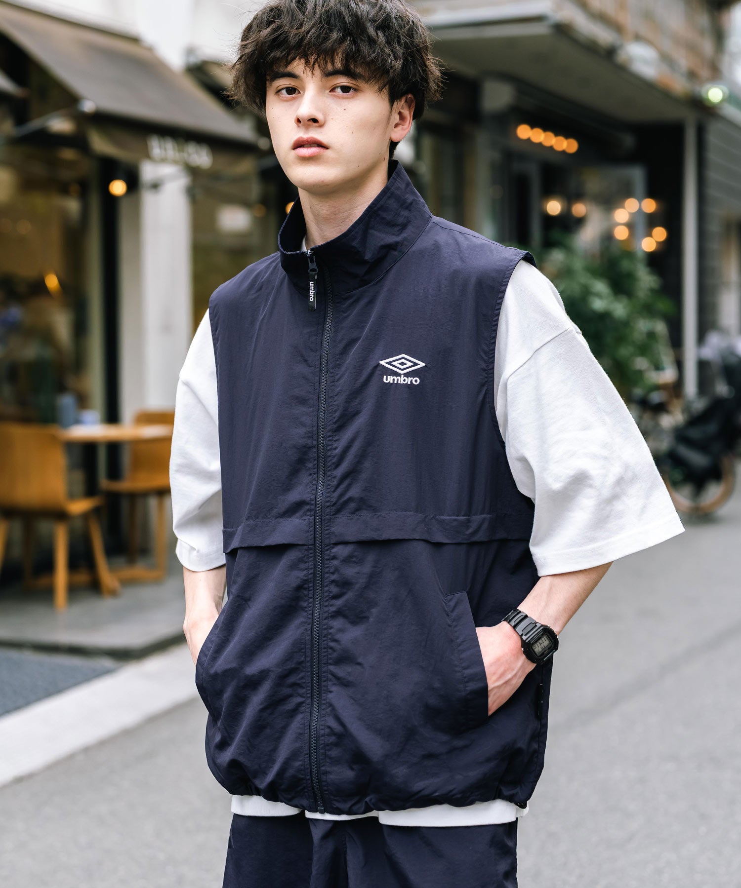 UMBRO アンブロ 別注コラボ ルーズシルエット裏メッシュスタンドネックワンポイントロゴ刺繍ナイロンベスト セットアップ可能