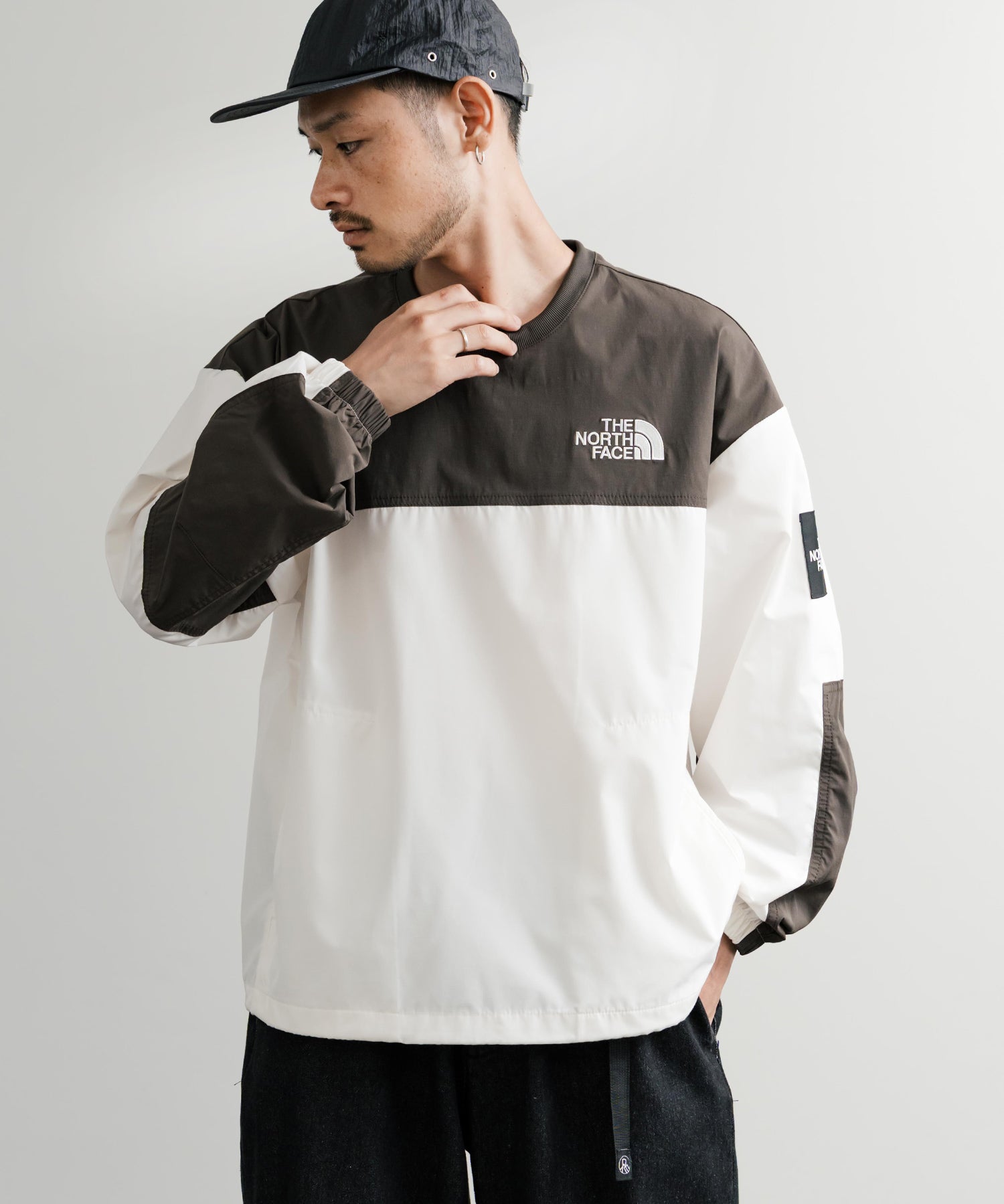 日本未展開モデル THE NORTH FACE ザ・ノースフェイス ALBANY CREWNECK 長袖ナイロンクルーネックプルオーバー 14477
