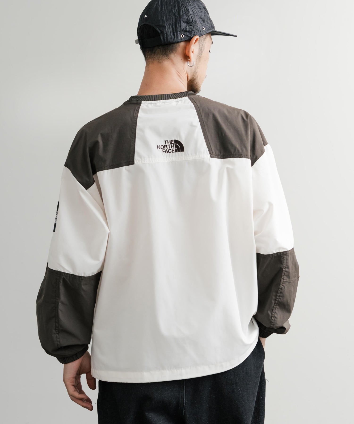日本未展開モデル THE NORTH FACE ザ・ノースフェイス ALBANY CREWNECK 長袖ナイロンクルーネックプルオーバー 14477