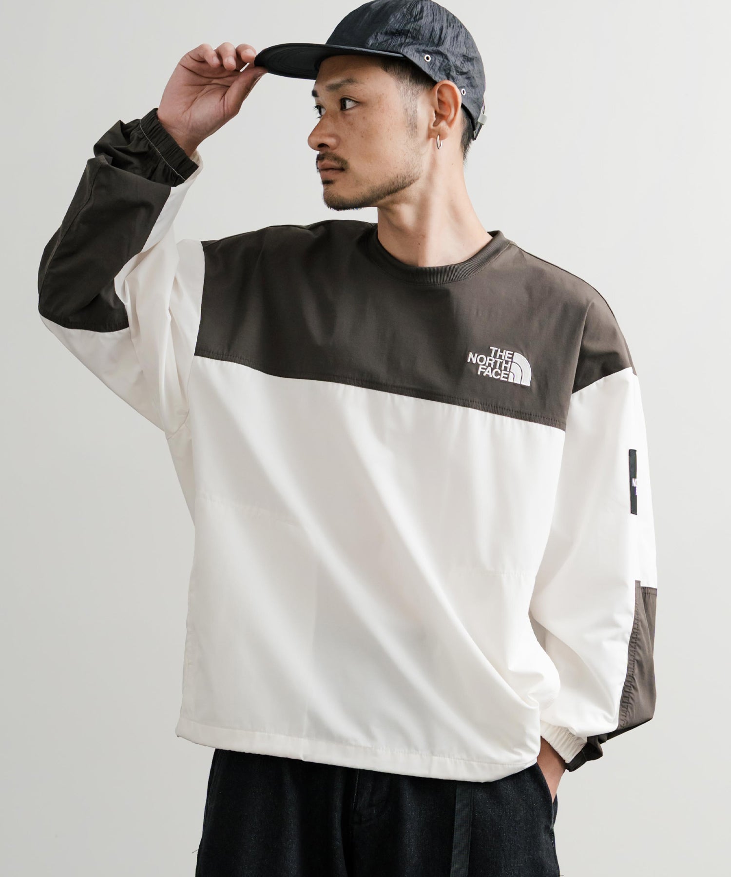 日本未展開モデル THE NORTH FACE ザ・ノースフェイス ALBANY CREWNECK 長袖ナイロンクルーネックプルオーバー 14477