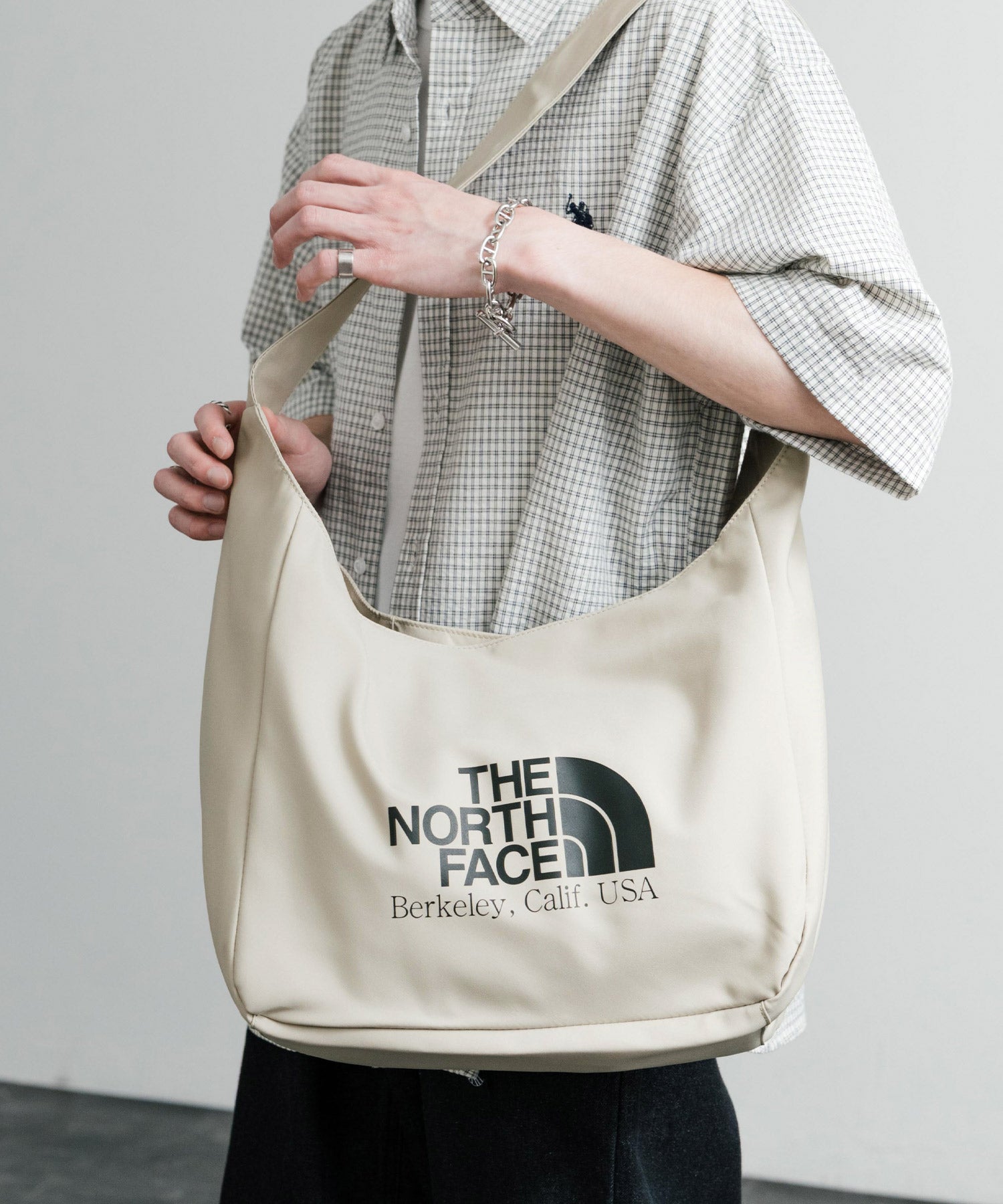 新色追加 日本未展開モデル THE NORTH FACE WHITE LABEL BIG LOGO SHOULDER BAG 韓国限定 ワンポイントロゴショルダーバッグ 14589