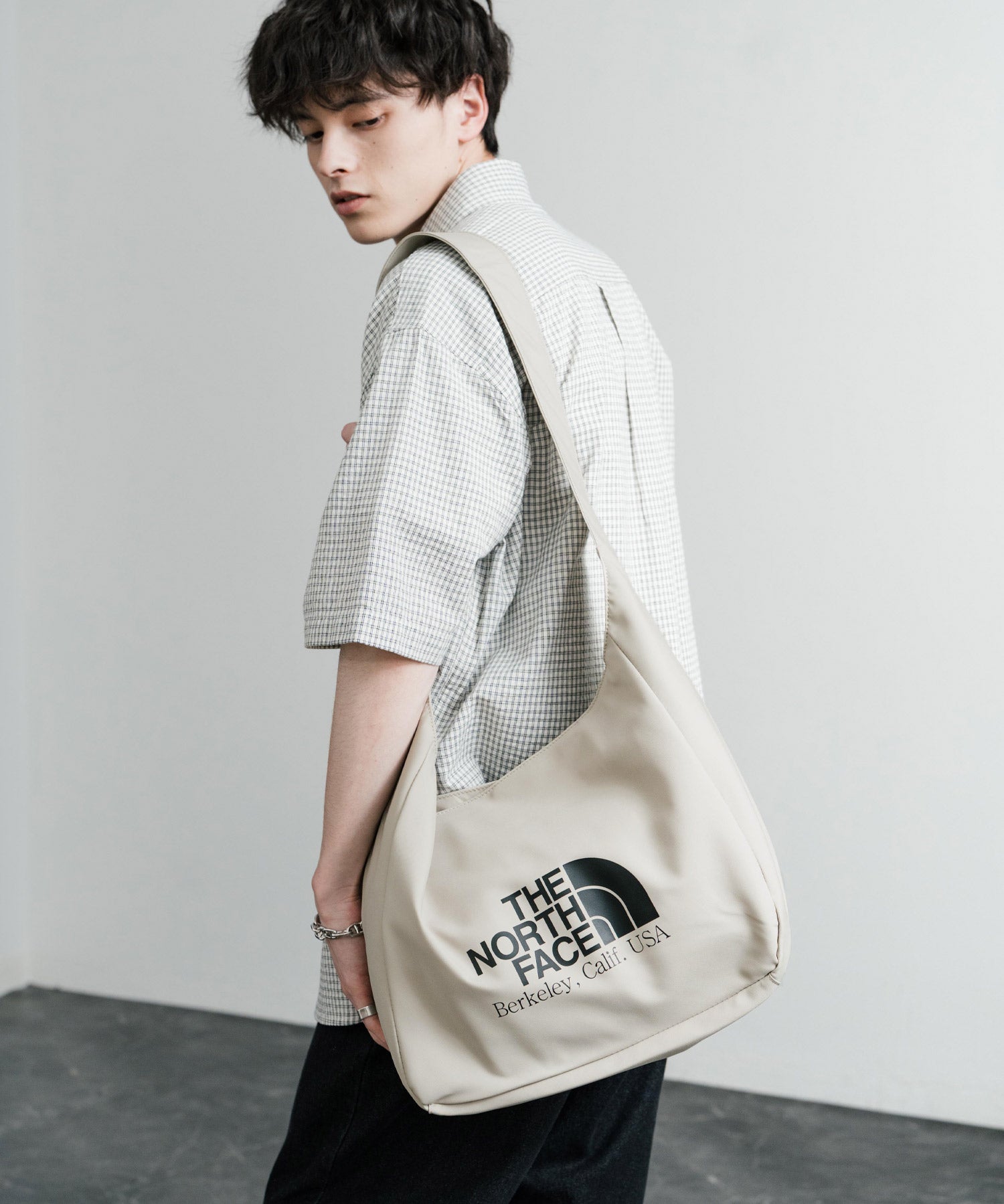新色追加 日本未展開モデル THE NORTH FACE WHITE LABEL BIG LOGO SHOULDER BAG 韓国限定 ワンポイントロゴショルダーバッグ 14589