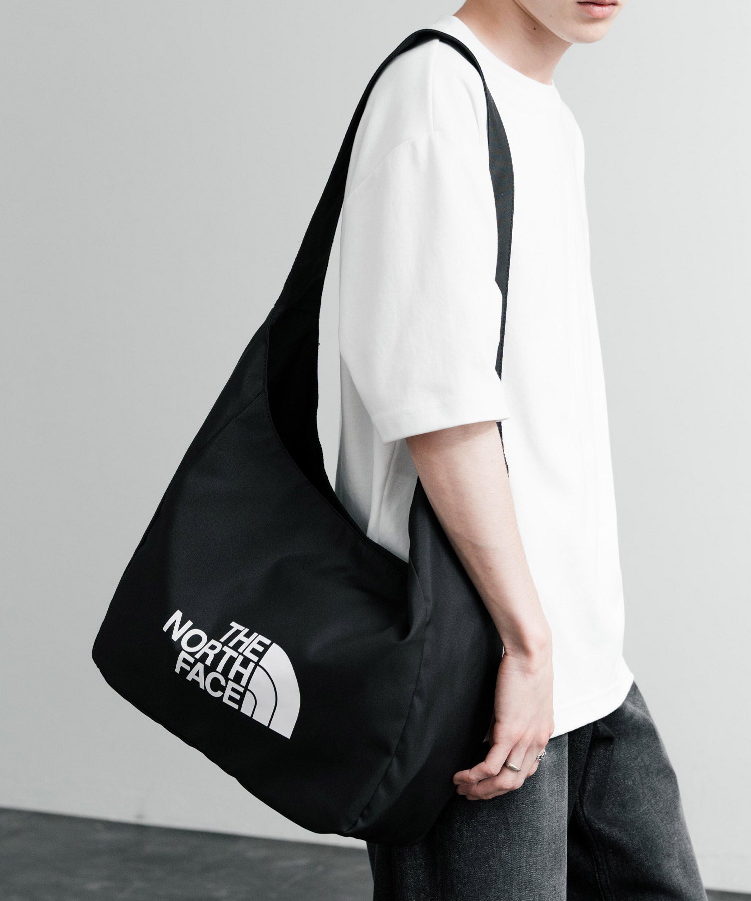 新色追加 日本未展開モデル THE NORTH FACE WHITE LABEL BIG LOGO SHOULDER BAG 韓国限定 ワンポイントロゴショルダーバッグ 14589