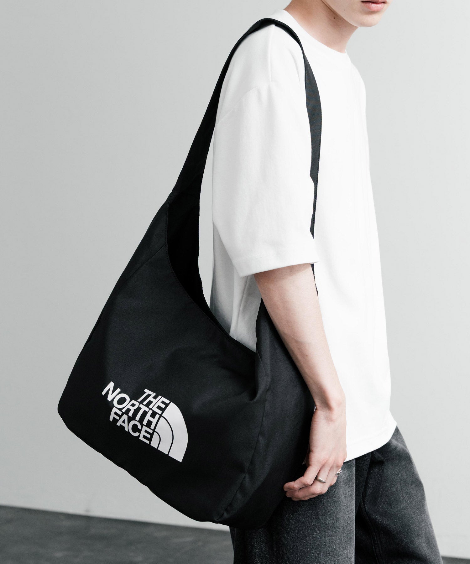 新色追加 日本未展開モデル THE NORTH FACE WHITE LABEL BIG LOGO SHOULDER BAG 韓国限定 ワンポイントロゴショルダーバッグ 14589