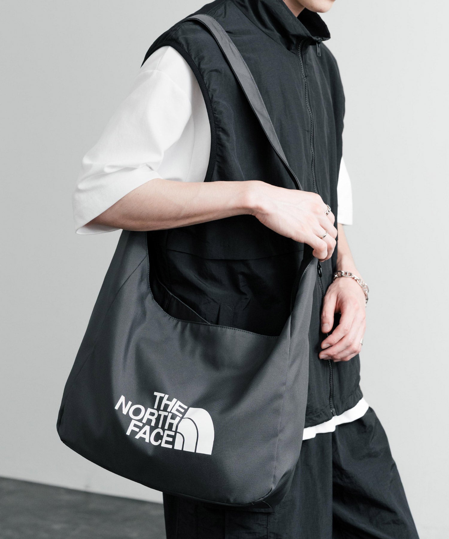 新色追加 日本未展開モデル THE NORTH FACE WHITE LABEL BIG LOGO SHOULDER BAG 韓国限定 ワンポイントロゴショルダーバッグ 14589