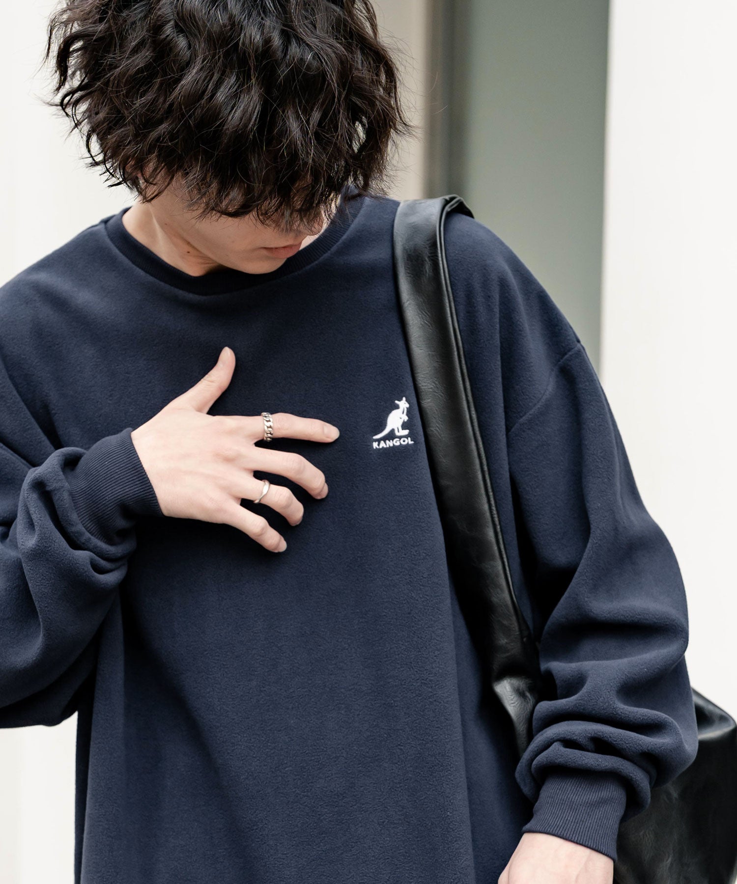 KANGOL 別注コラボ オーバーサイズロゴ刺繍裏起毛マイクロフリースプルオーバートレーナー 14626