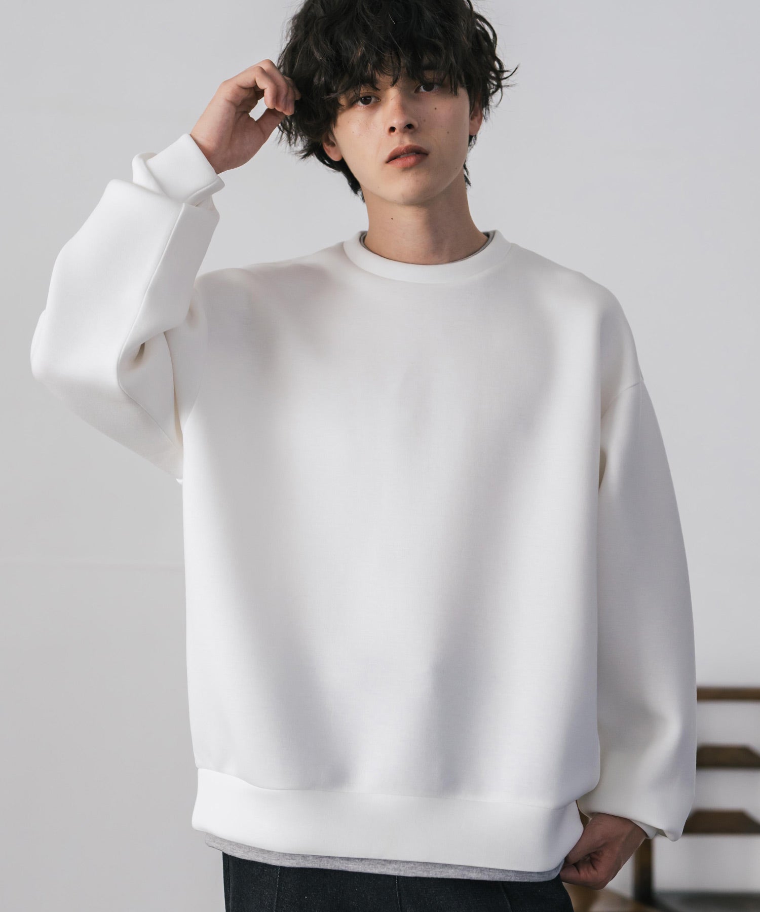 ルーズシルエットペールトーンダンボールニットフェイクレイヤードプル