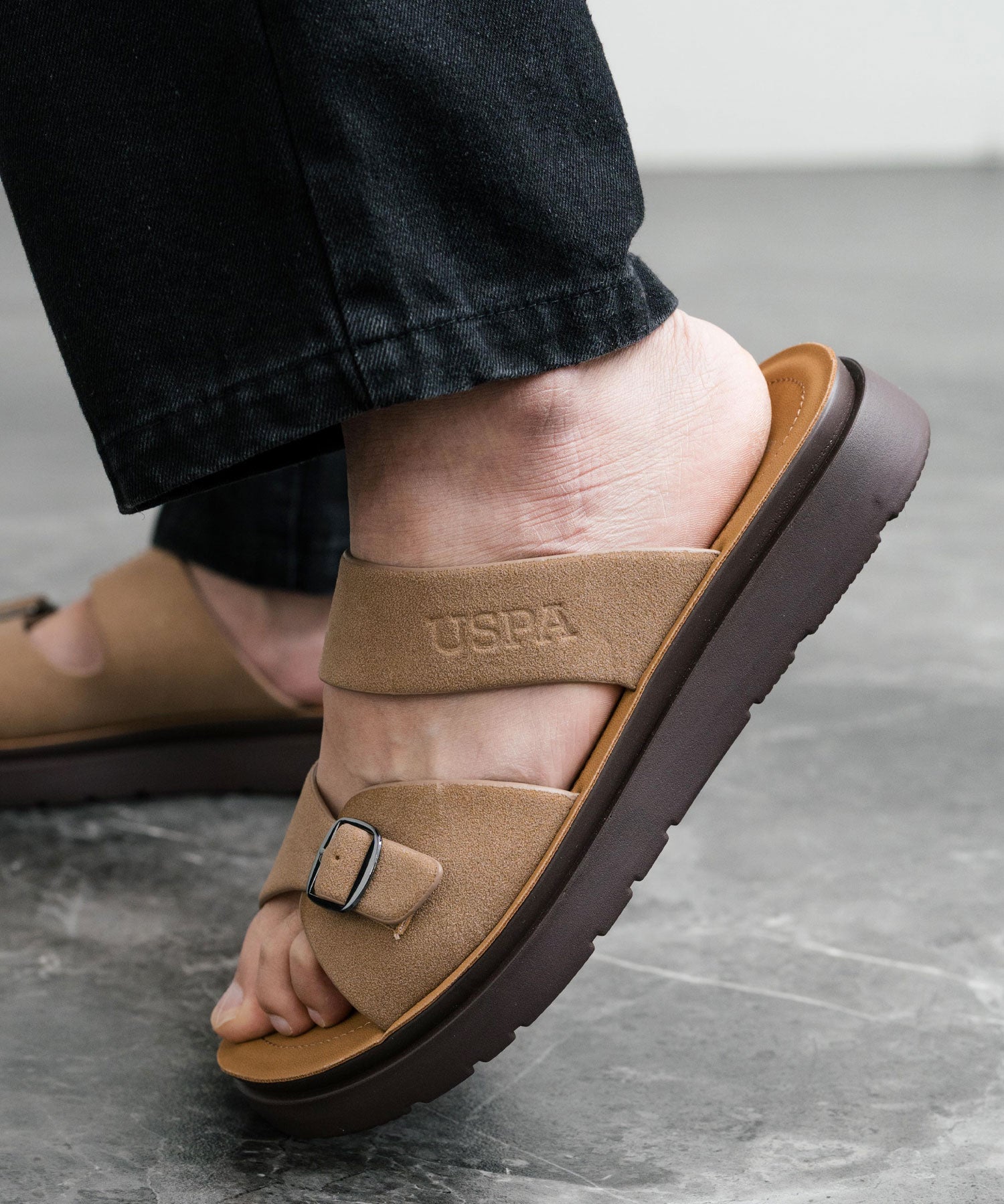 新色追加 U.S. POLO ASSN. ユーエスポロアッスン ワンポイントロゴ入りフェイクレザーワンベルトバックルサンダル 14692