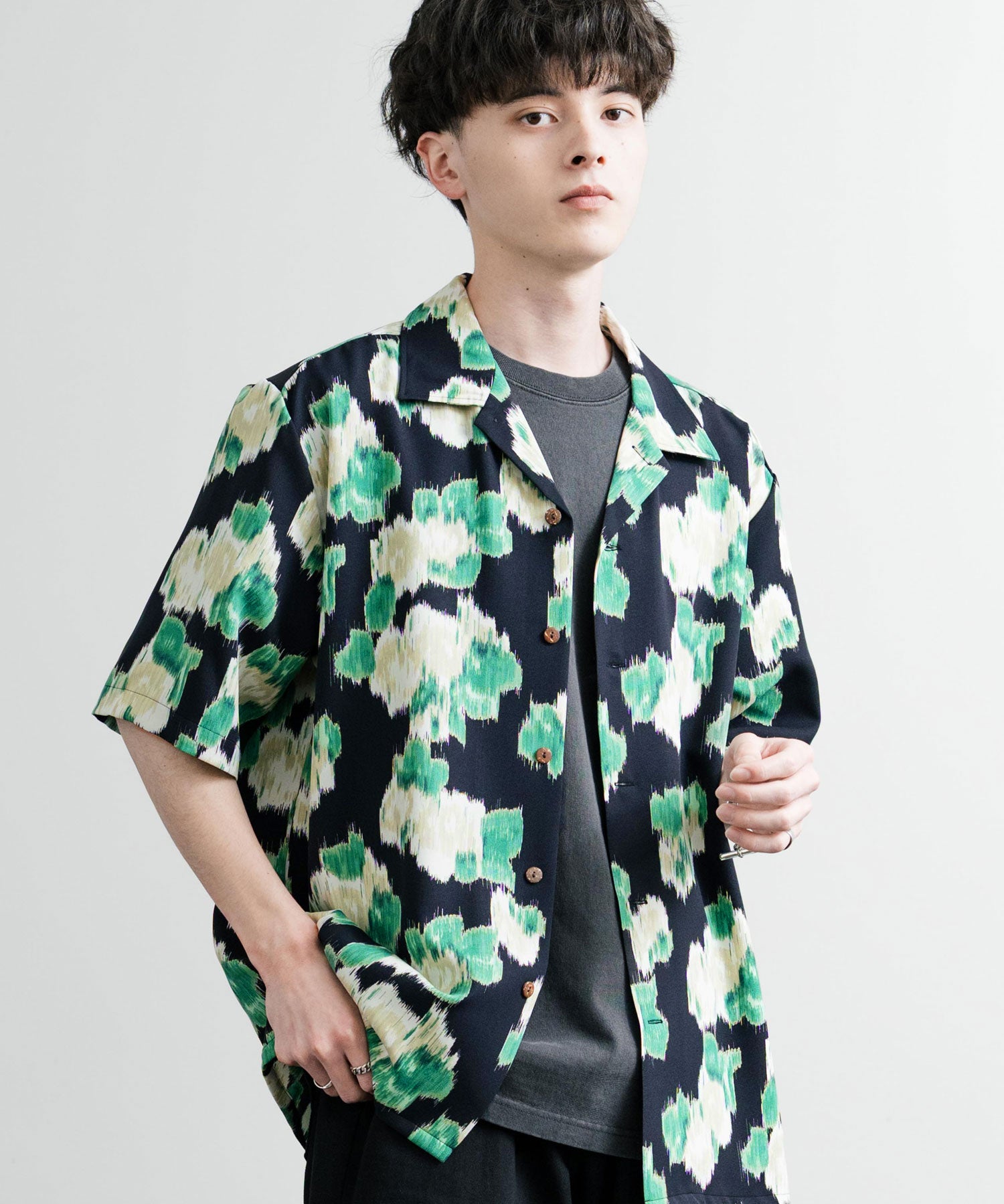 Upscape Audience アップスケープ オーディエンス 日本製 国産 オーバーサイズ 丹後ライトアムンゼン 梨地 カスリライクプリント半袖開襟シャツ AUD6607 14693