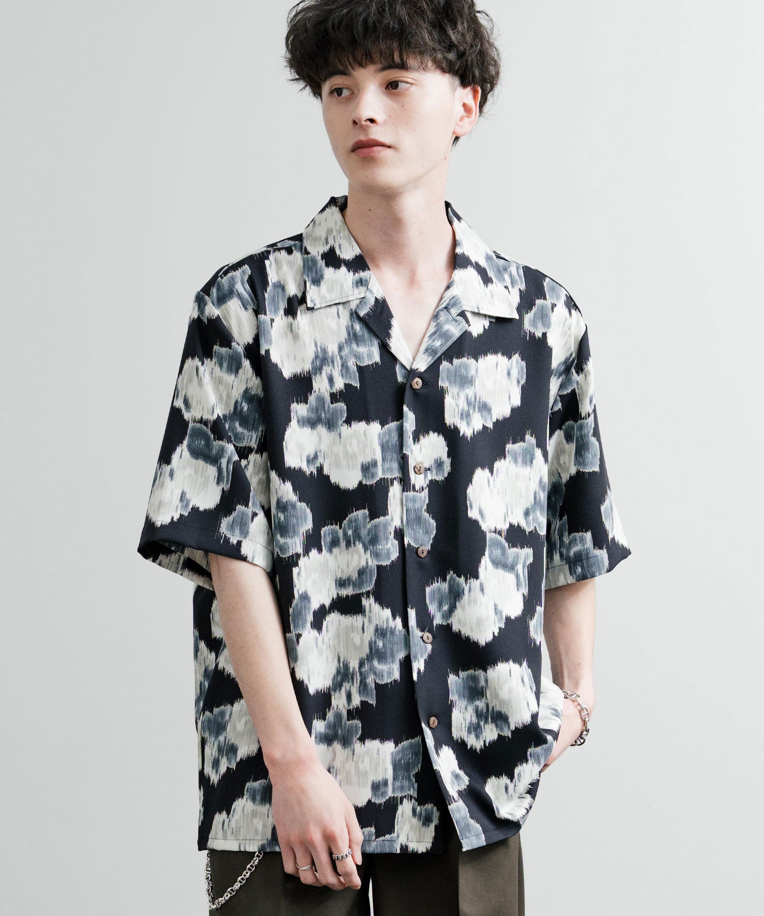 Upscape Audience アップスケープ オーディエンス 日本製 国産 オーバーサイズ 丹後ライトアムンゼン 梨地 カスリライクプリント半袖開襟シャツ AUD6607 14693