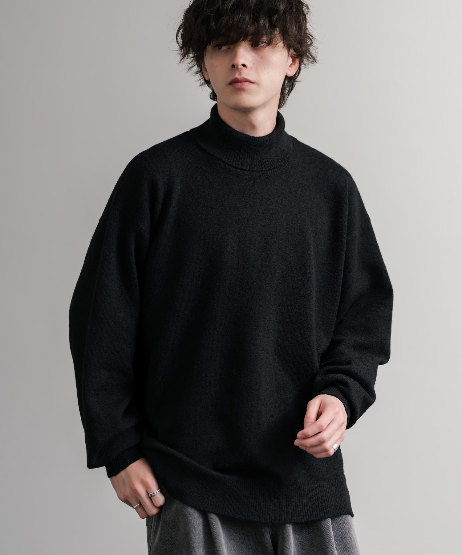 オーバーサイズ ウール混メランジタートルネックプルオーバーニット