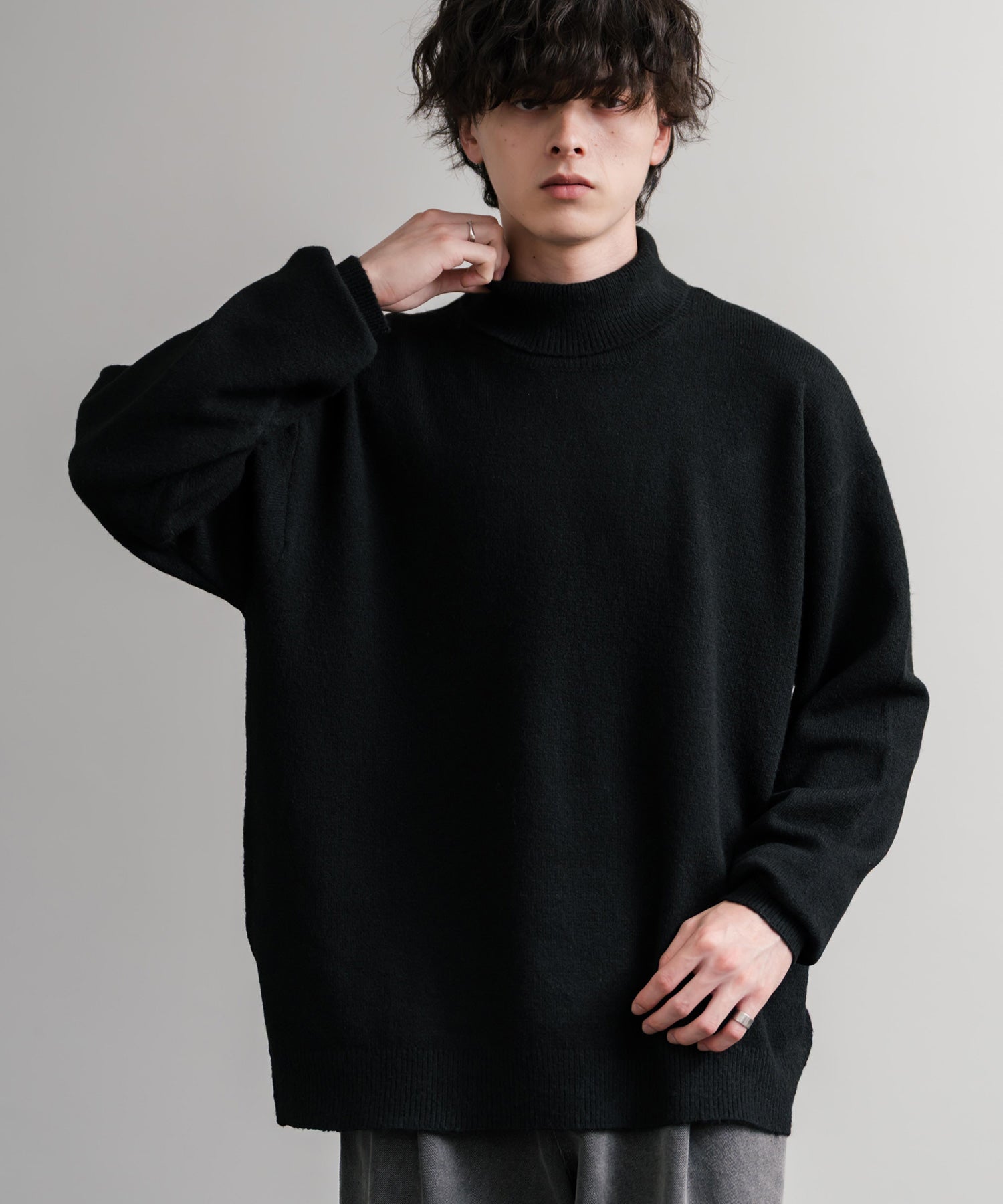 オーバーサイズ ウール混メランジタートルネックプルオーバーニット