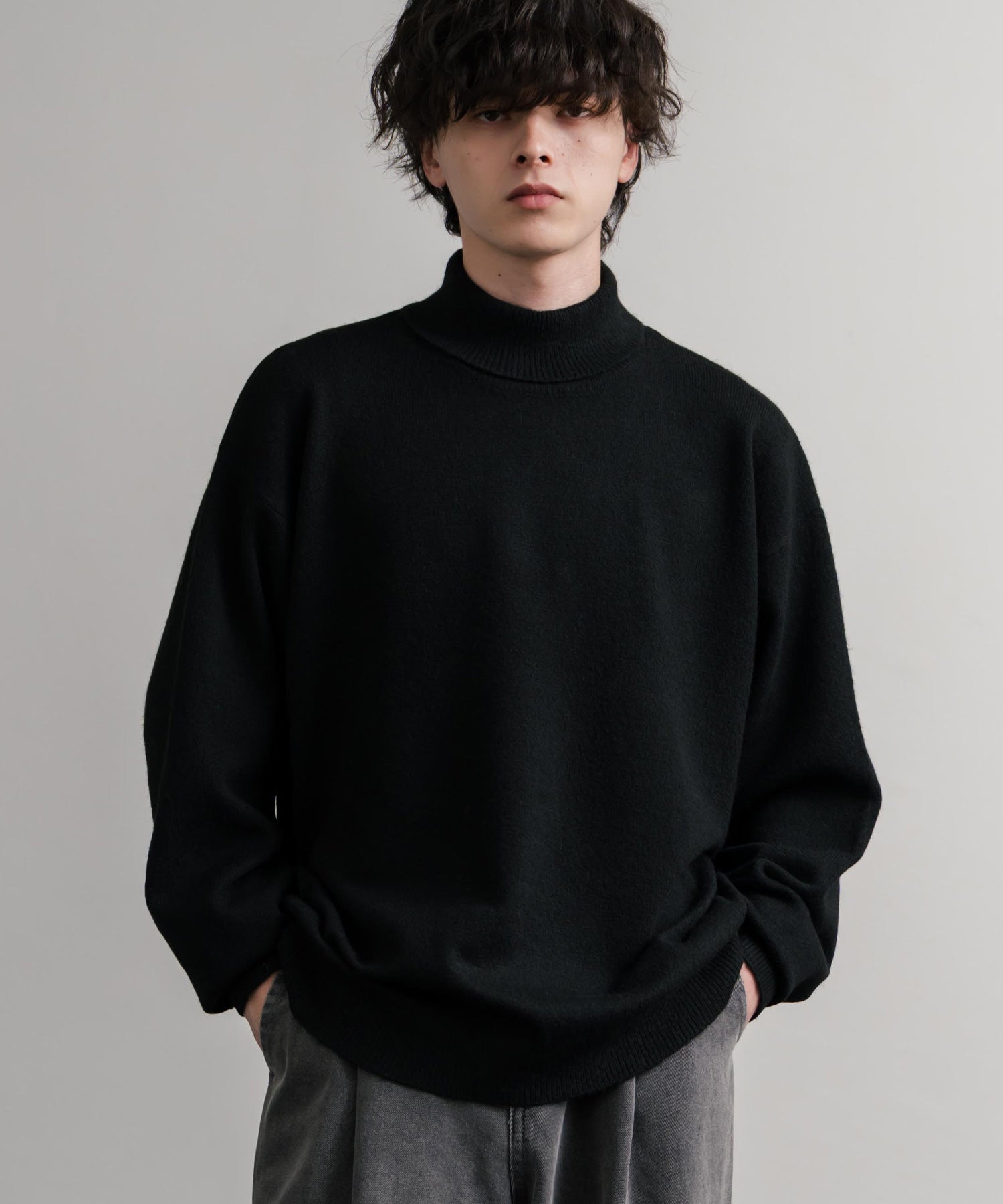 オーバーサイズ ウール混メランジタートルネックプルオーバーニット