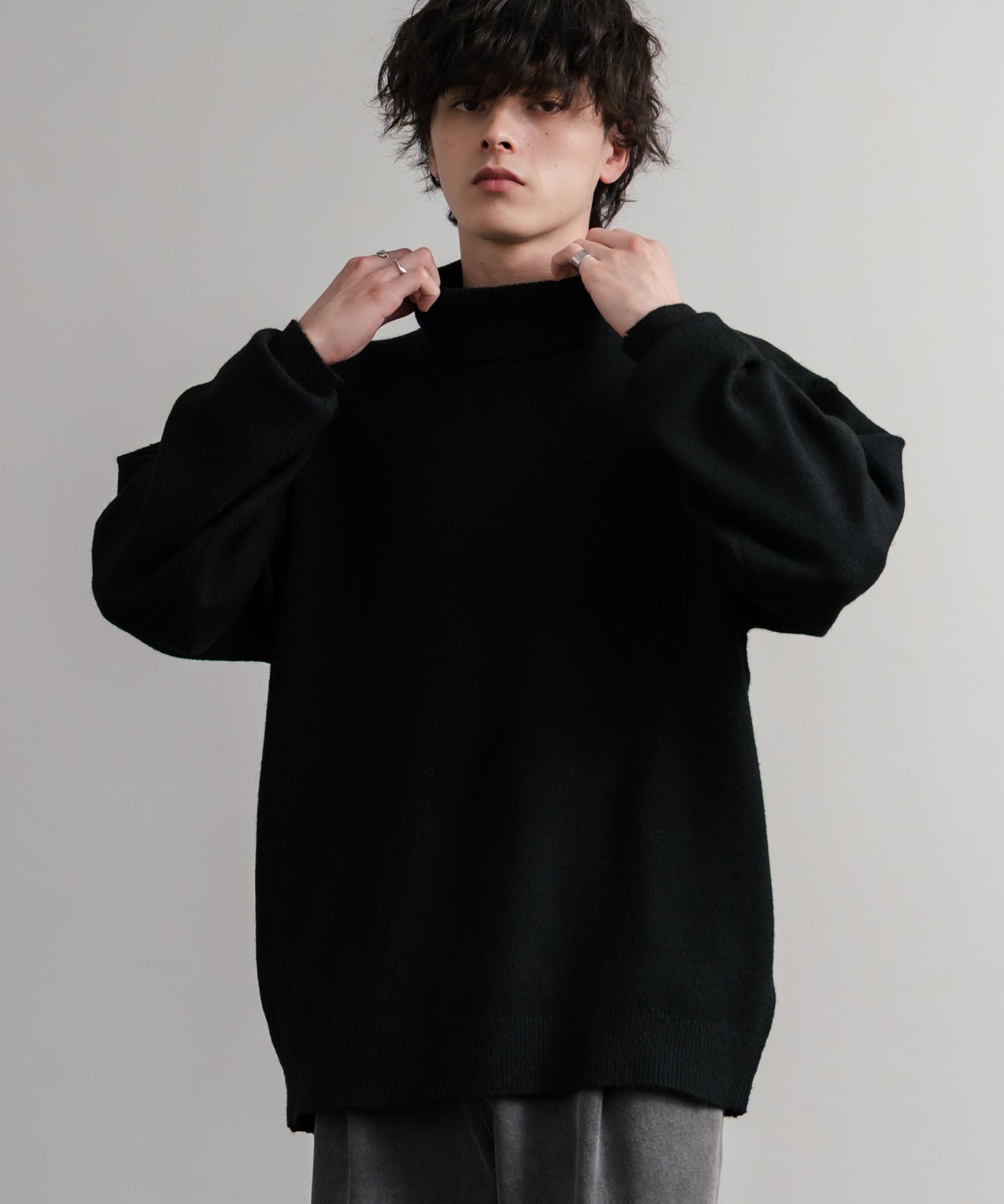 オーバーサイズ ウール混メランジタートルネックプルオーバーニット