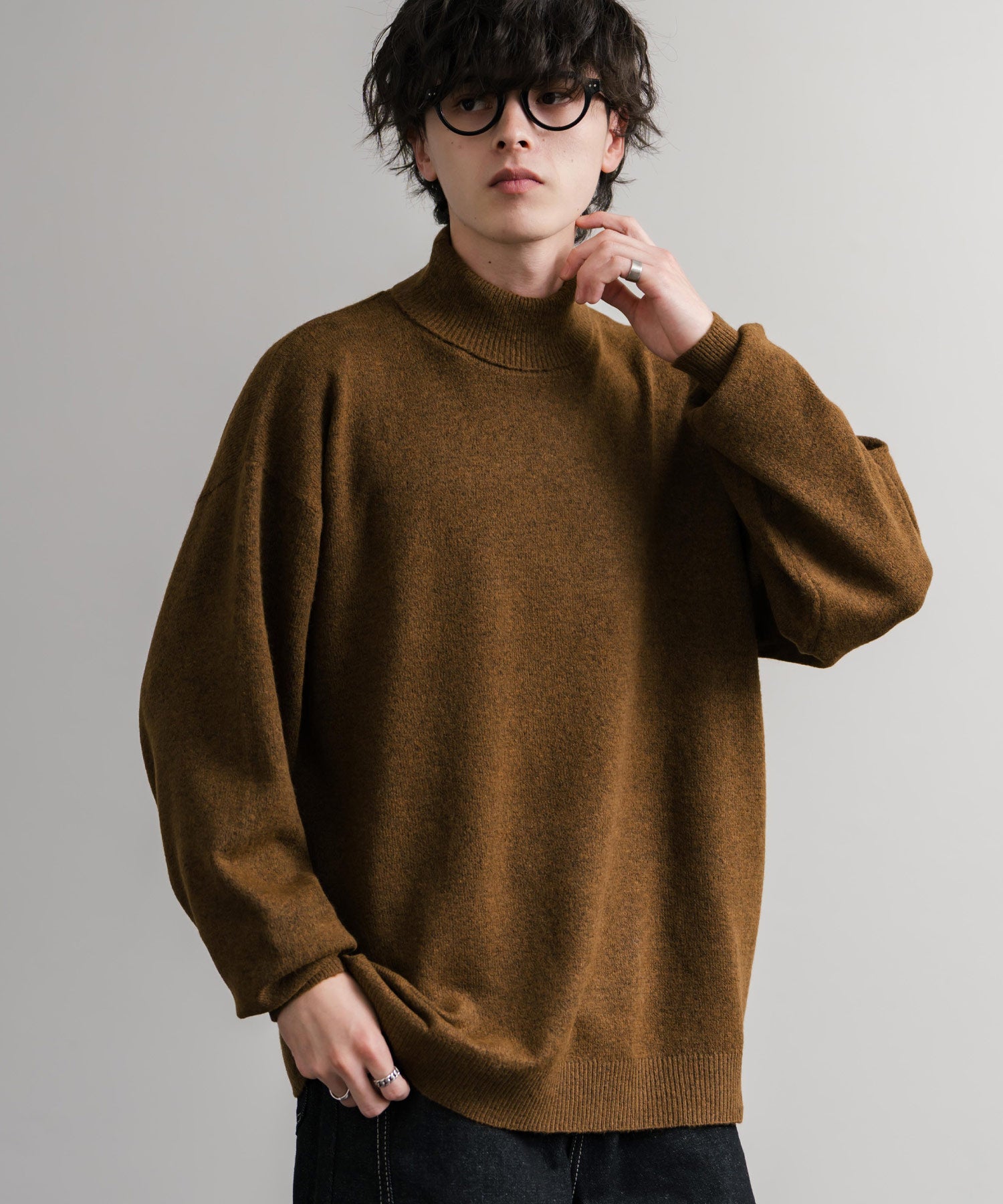 オーバーサイズ ウール混メランジタートルネックプルオーバーニット