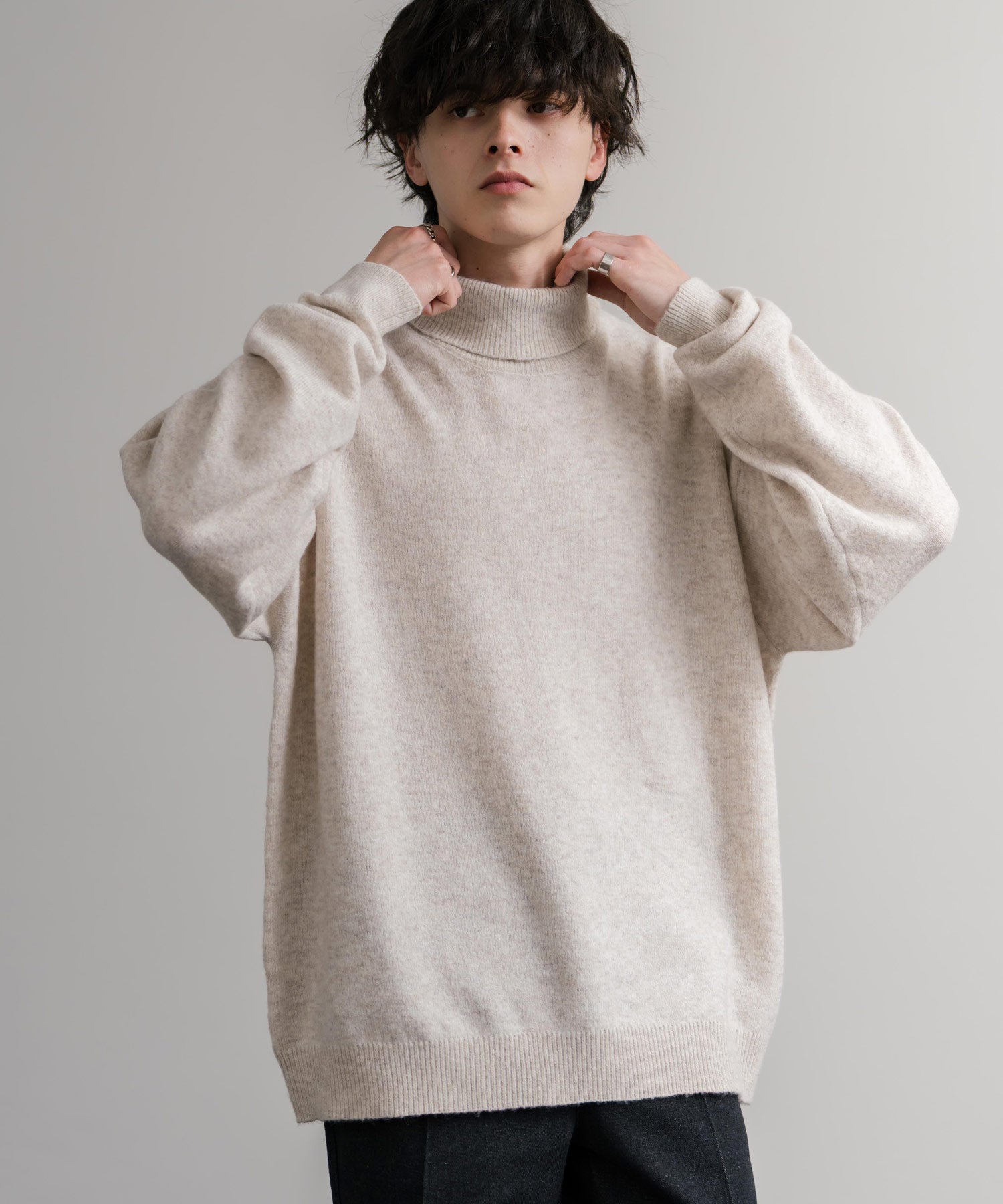 オーバーサイズ ウール混メランジタートルネックプルオーバーニット