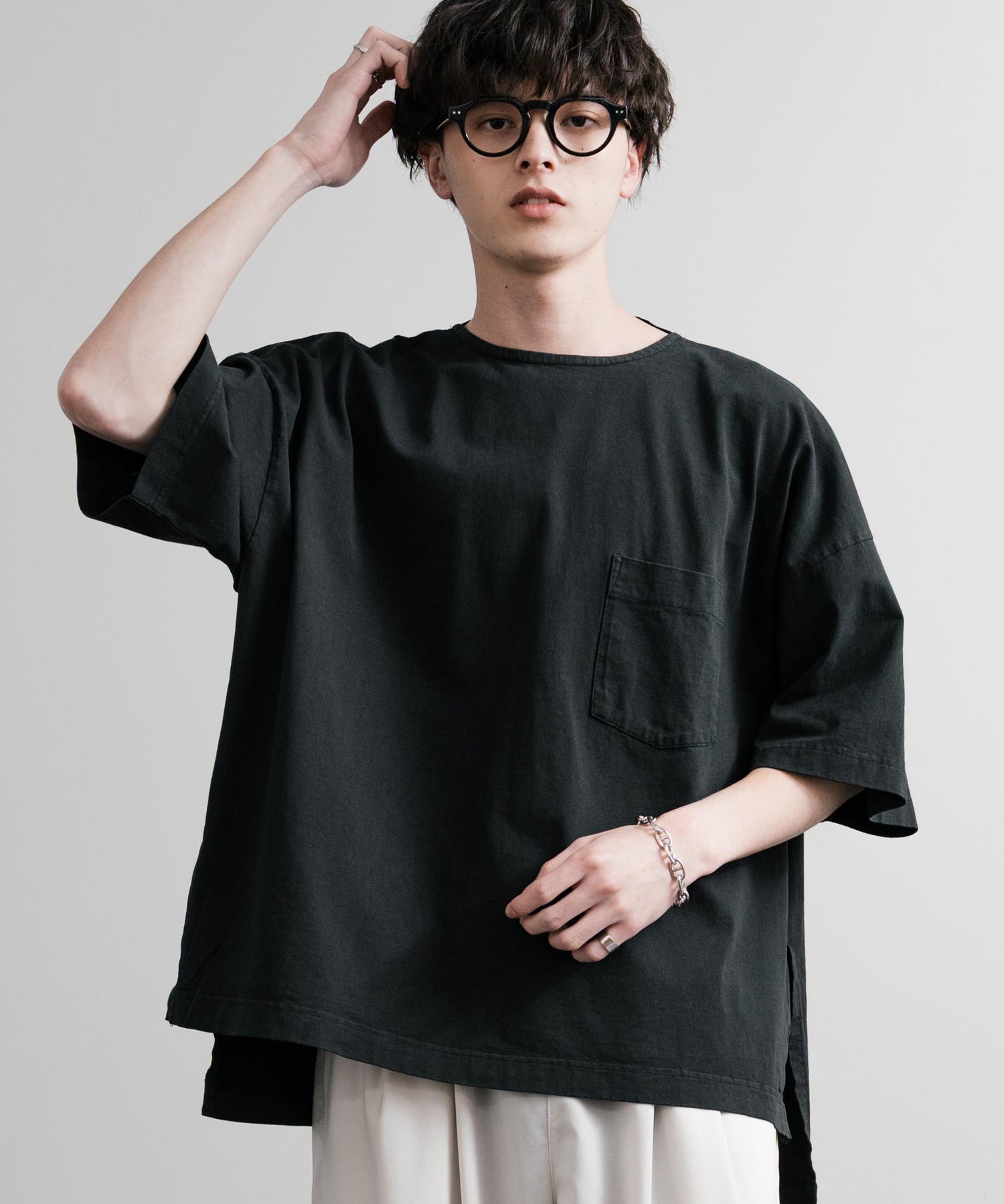 Audience オーディエンス ピグメントUSAコットン16/-天竺8.45オンス胸ポケット付きサイドスリットボクシーAラインビッグTシャツ AUD6626 14776