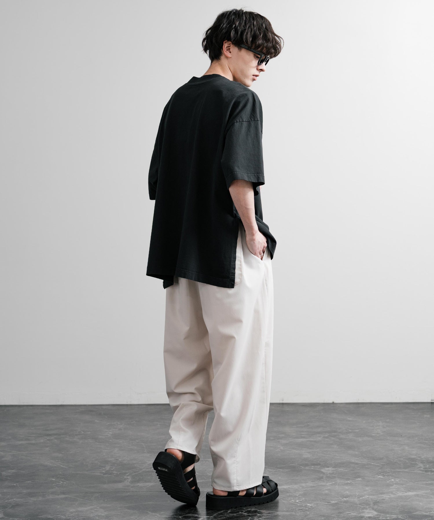 Audience オーディエンス ピグメントUSAコットン16/-天竺8.45オンス胸ポケット付きサイドスリットボクシーAラインビッグTシャツ AUD6626 14776