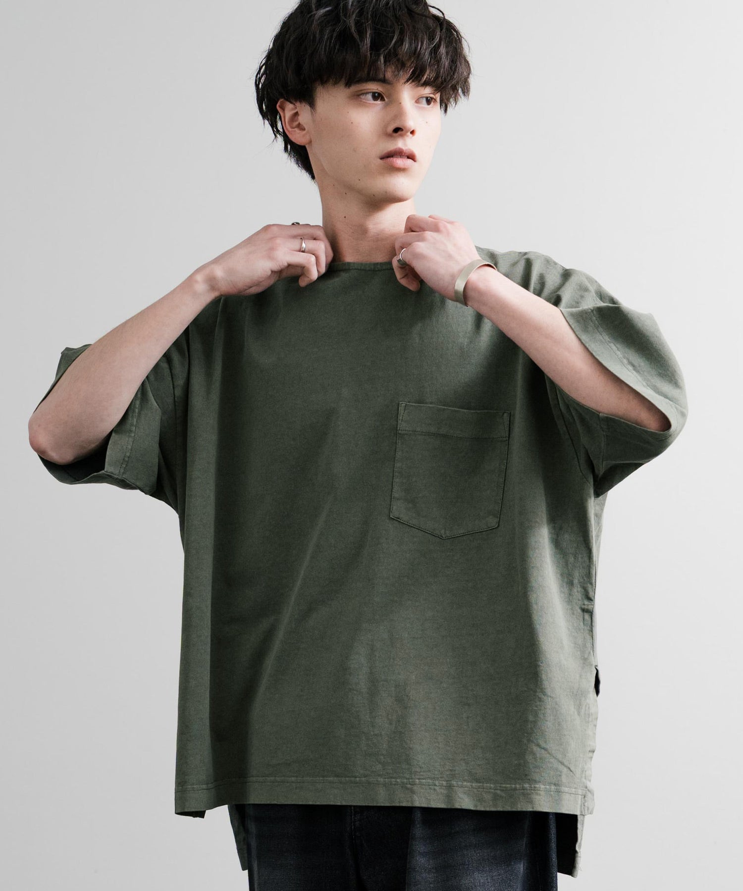 Audience オーディエンス ピグメントUSAコットン16/-天竺8.45オンス胸ポケット付きサイドスリットボクシーAラインビッグTシャツ AUD6626 14776