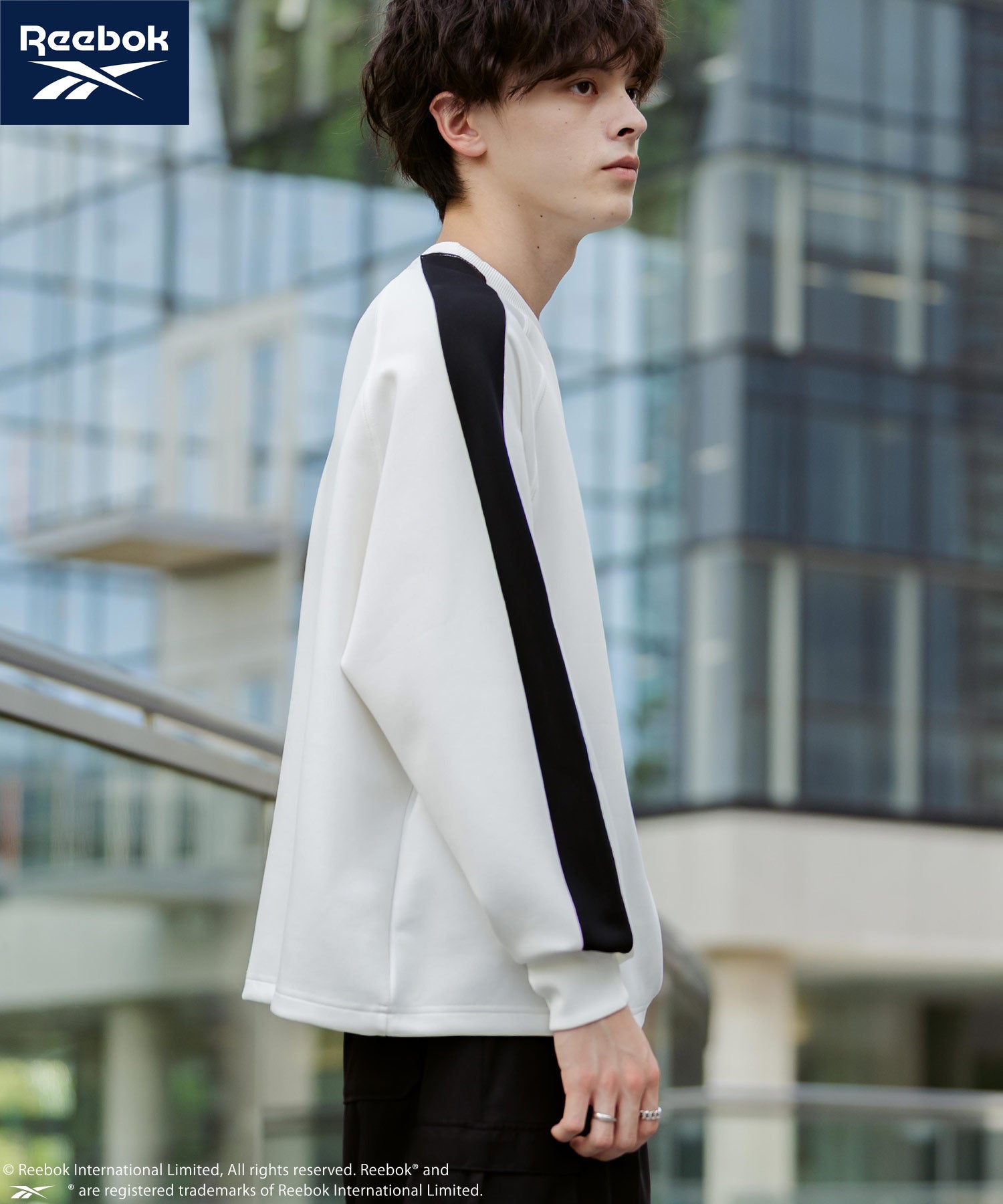 Reebok リーボック オーバーサイズ袖ラインロゴ刺繍ラグランポンチ長袖