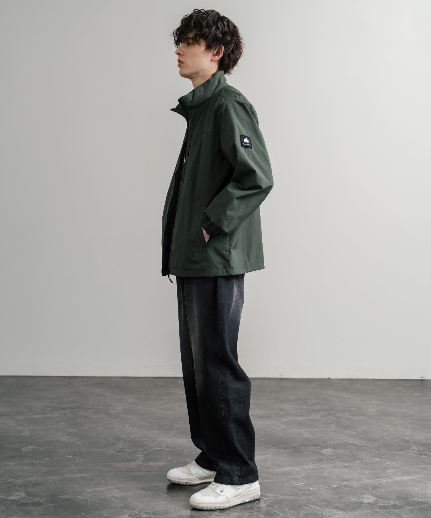 アイコンロゴ ナイロンブルゾン (ネオングリーン) LOGOS ロゴス 撥水 裏タフタワンポイントロゴスタンドネックナイロン