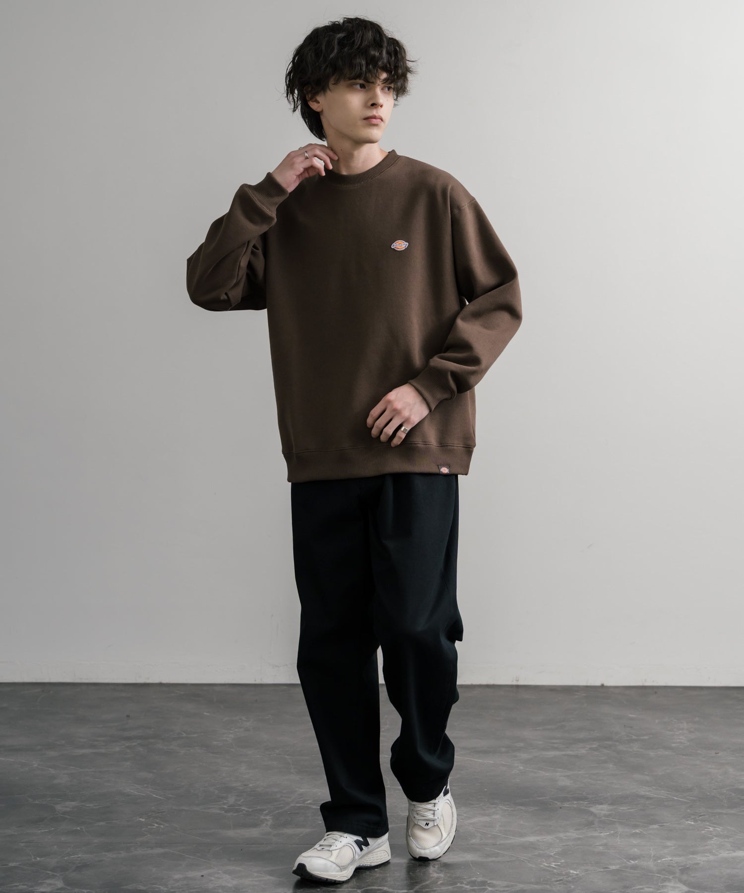 Dickies 裏起毛ワンポイントロゴワッペンクルーネック長袖スウェット