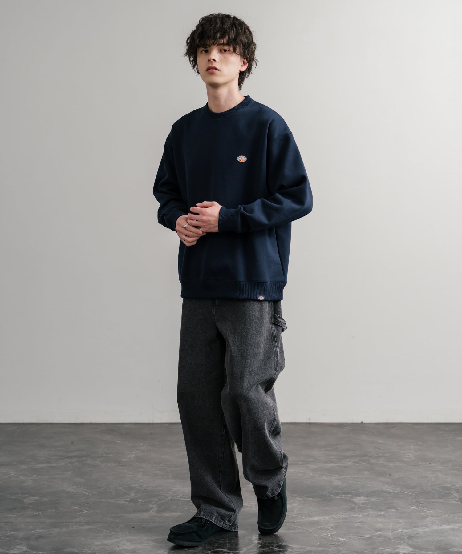 Dickies 裏起毛ワンポイントロゴワッペンクルーネック長袖スウェット