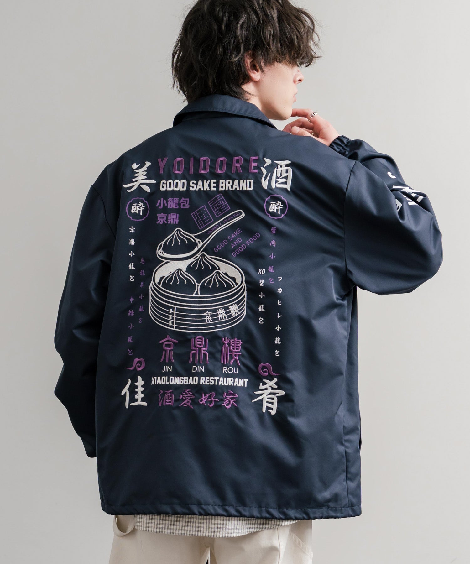 YOIDORE 酔いどれ × 京鼎樓 ジンディンロウ コラボ オーバーサイズ小籠包と酒刺繍コーチジャケット 14889