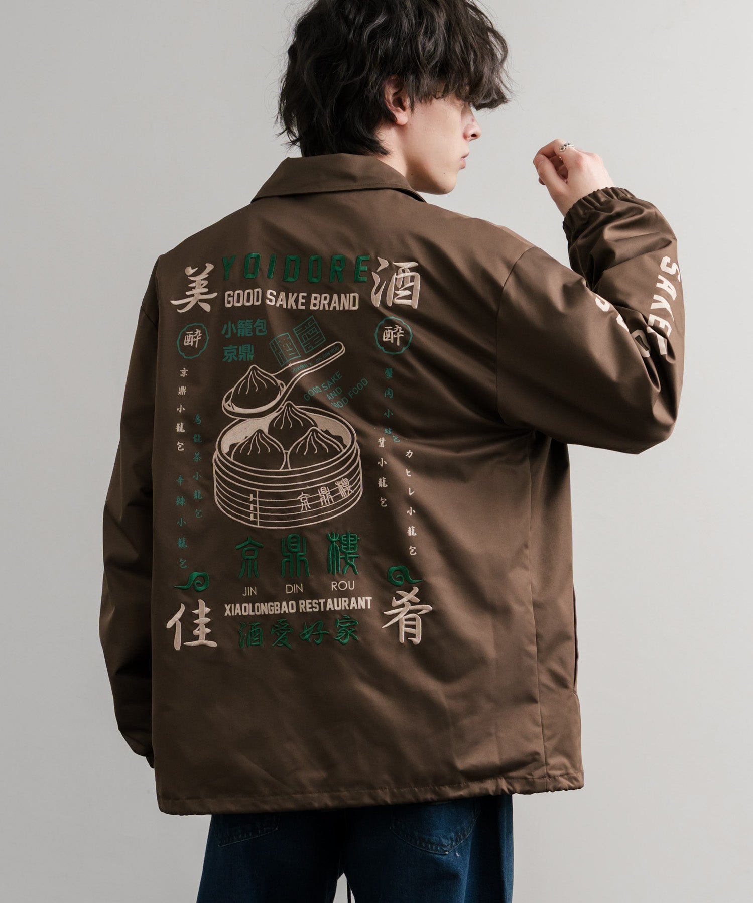 YOIDORE 酔いどれ × 京鼎樓 ジンディンロウ コラボ オーバーサイズ小籠包と酒刺繍コーチジャケット 14889