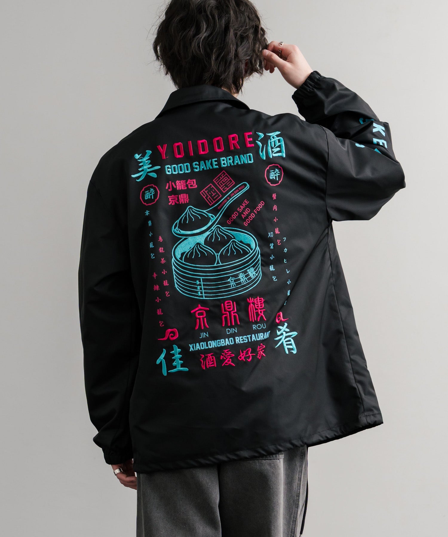 YOIDORE 酔いどれ × 京鼎樓 ジンディンロウ コラボ オーバーサイズ小籠包と酒刺繍コーチジャケット 14889