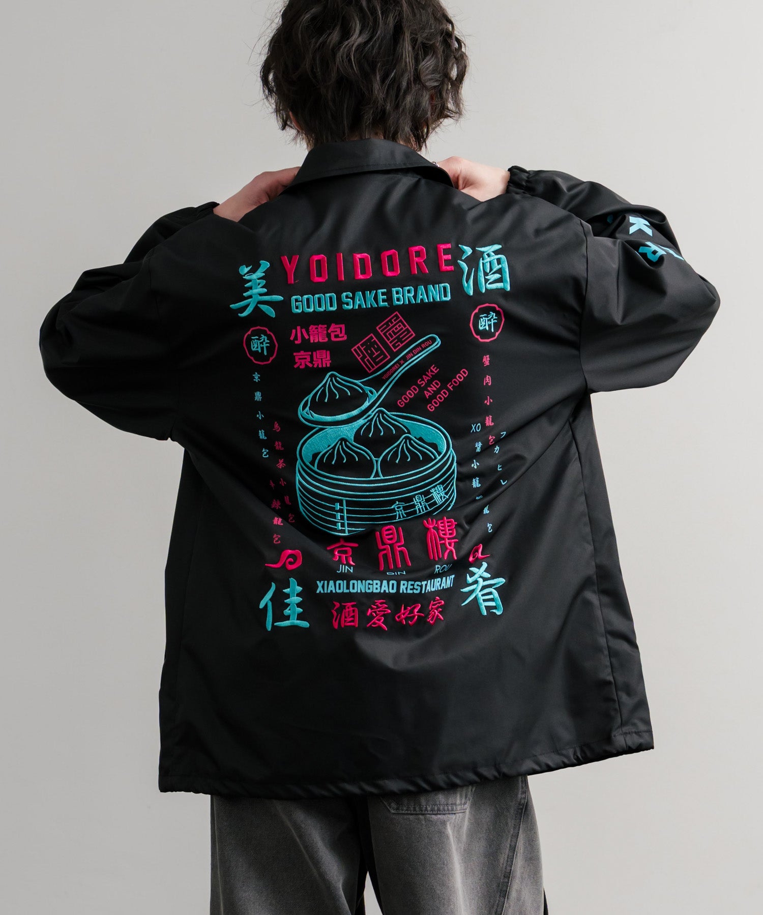 YOIDORE 酔いどれ × 京鼎樓 ジンディンロウ コラボ オーバーサイズ小籠包と酒刺繍コーチジャケット 14889