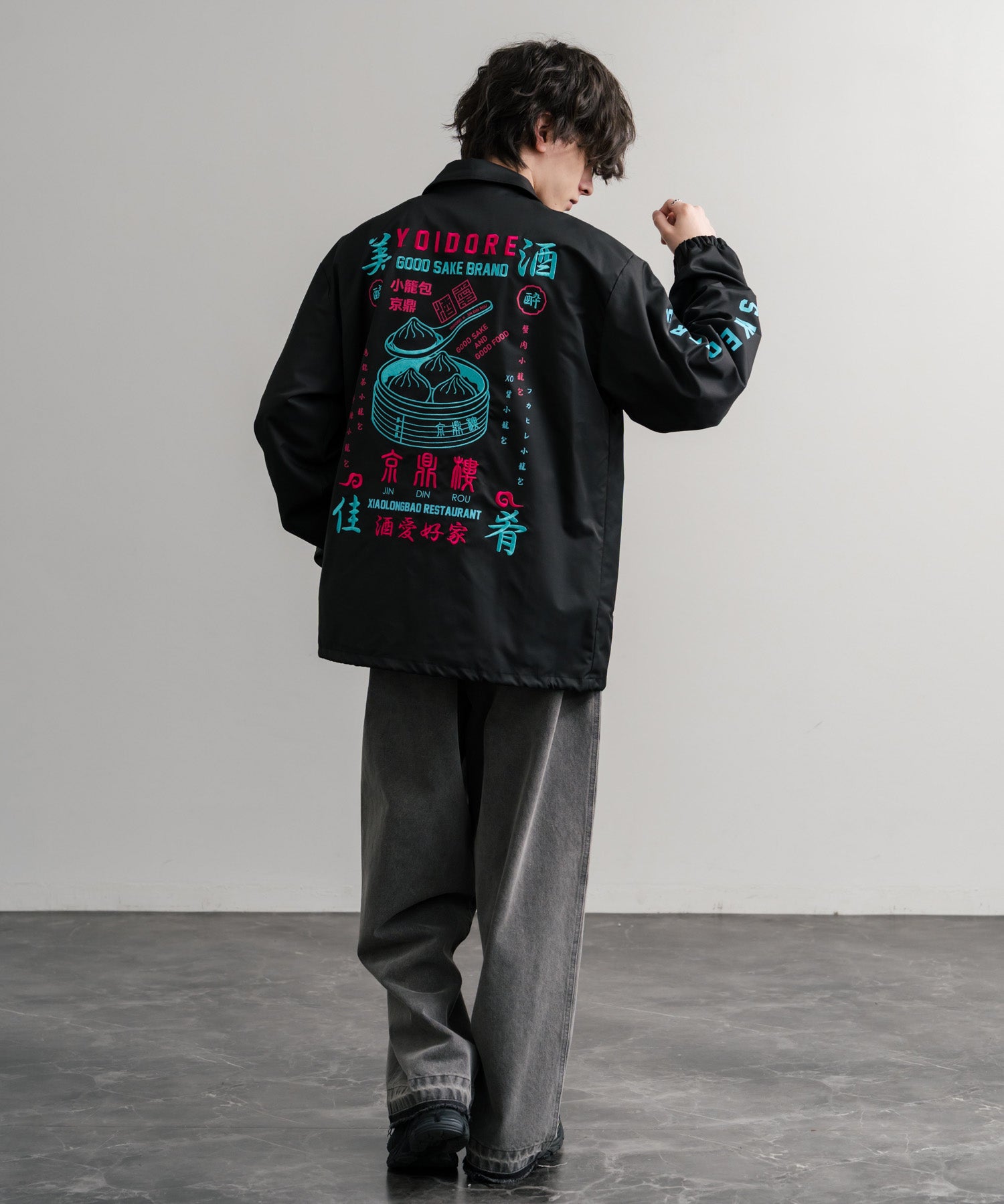 YOIDORE 酔いどれ × 京鼎樓 ジンディンロウ コラボ オーバーサイズ小籠包と酒刺繍コーチジャケット 14889