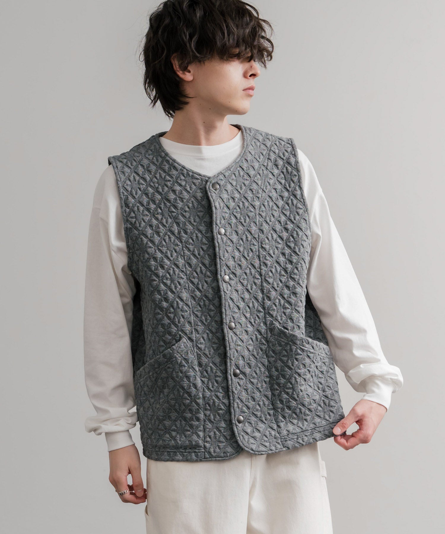 クロス柄ノーカラースナップベスト AUD7331 14893