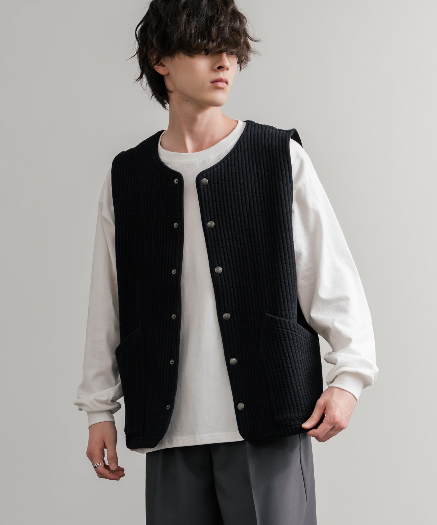 クロス柄ノーカラースナップベスト AUD7331 14893