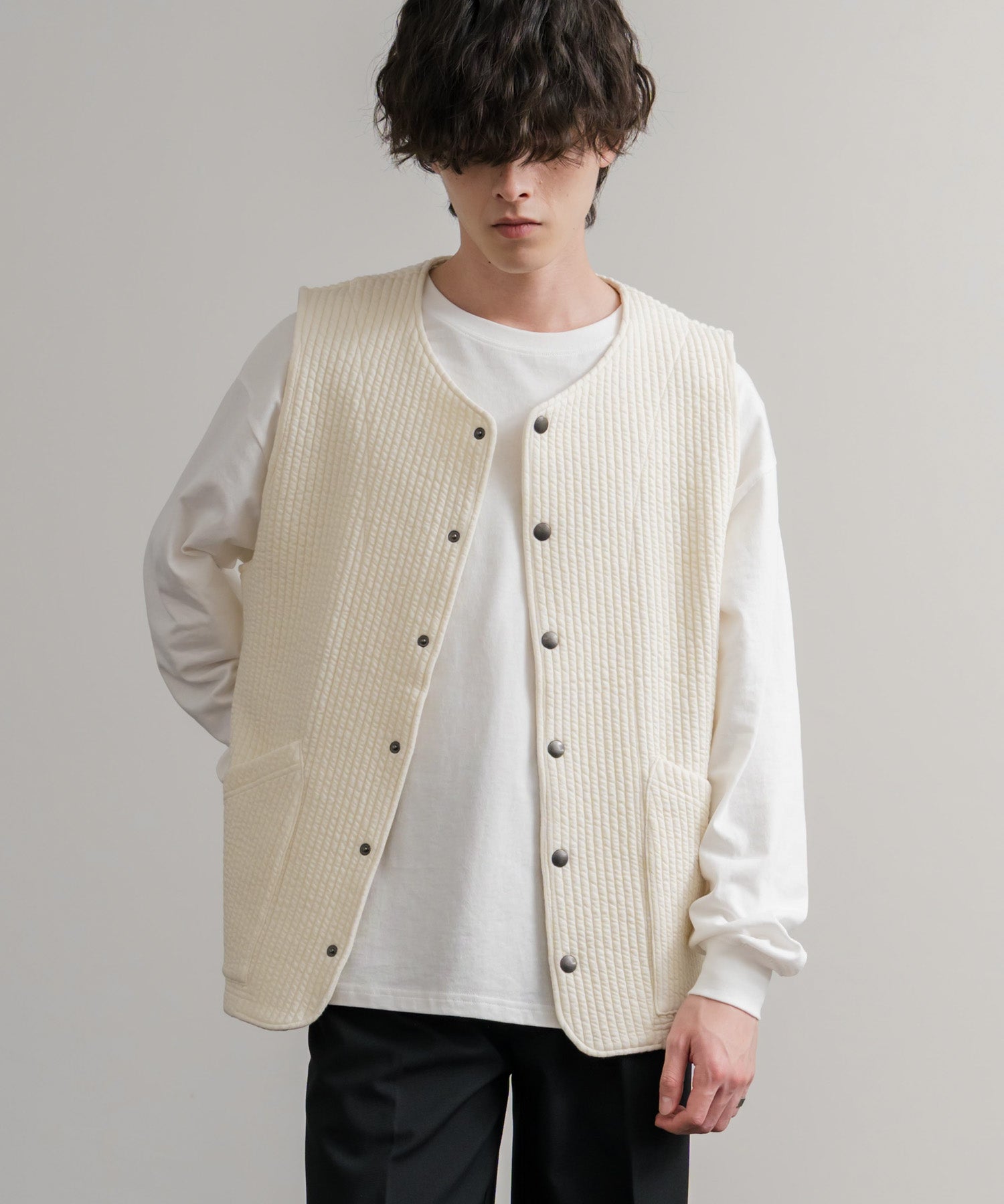 クロス柄ノーカラースナップベスト AUD7331 14893