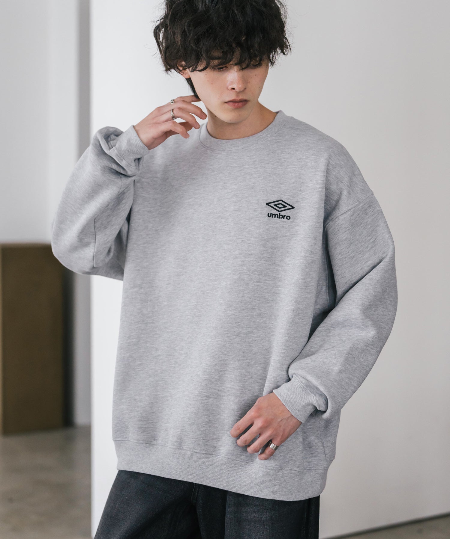 UMBRO 別注コラボオーバーサイズ裏起毛ロゴ刺繍クルーネックスウェット 14940