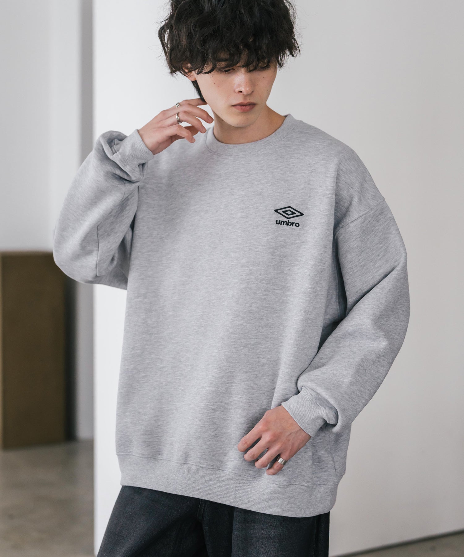 UMBRO 別注コラボオーバーサイズ裏起毛ロゴ刺繍クルーネックスウェット 14940