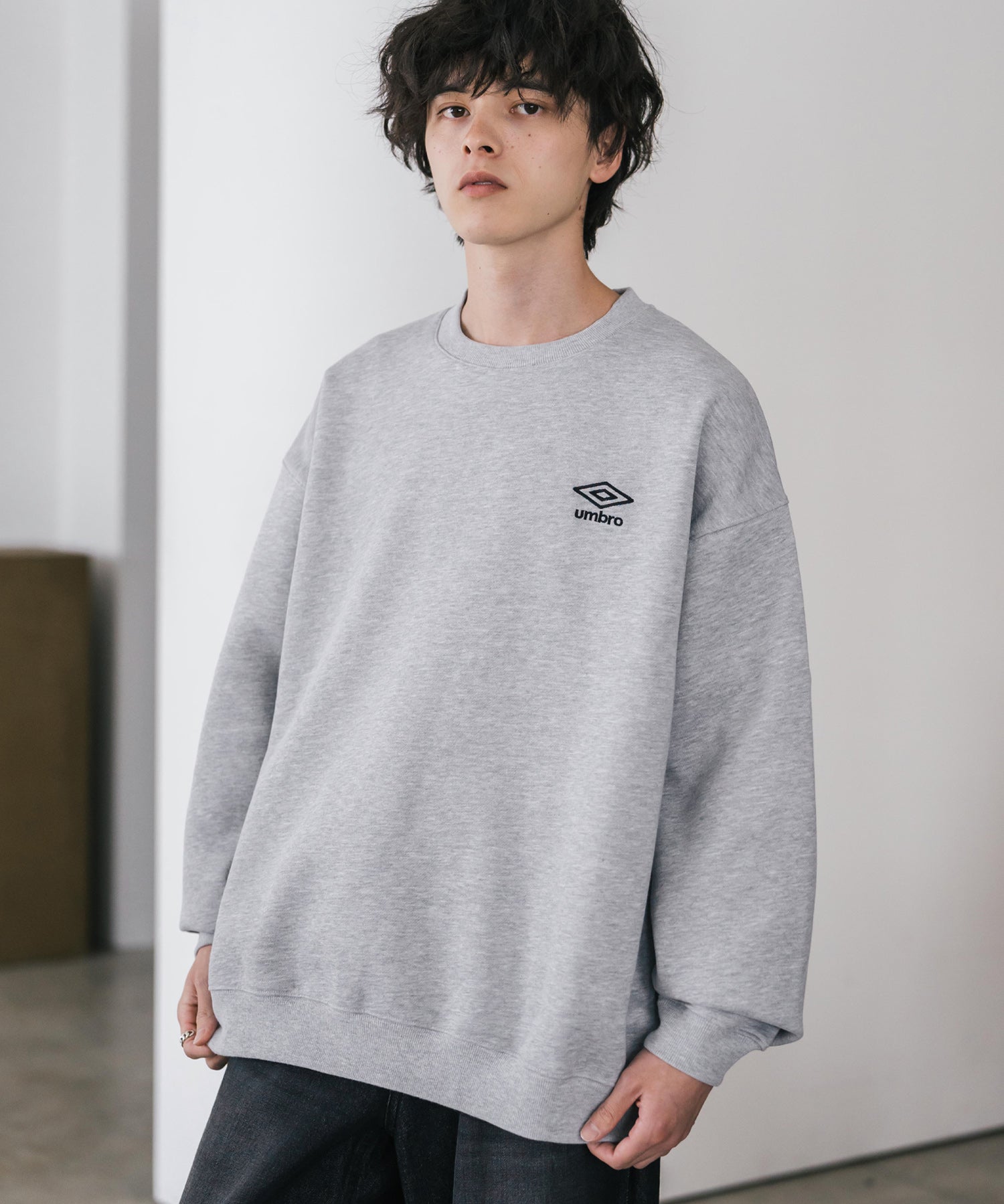 UMBRO 別注コラボオーバーサイズ裏起毛ロゴ刺繍クルーネックスウェット 14940