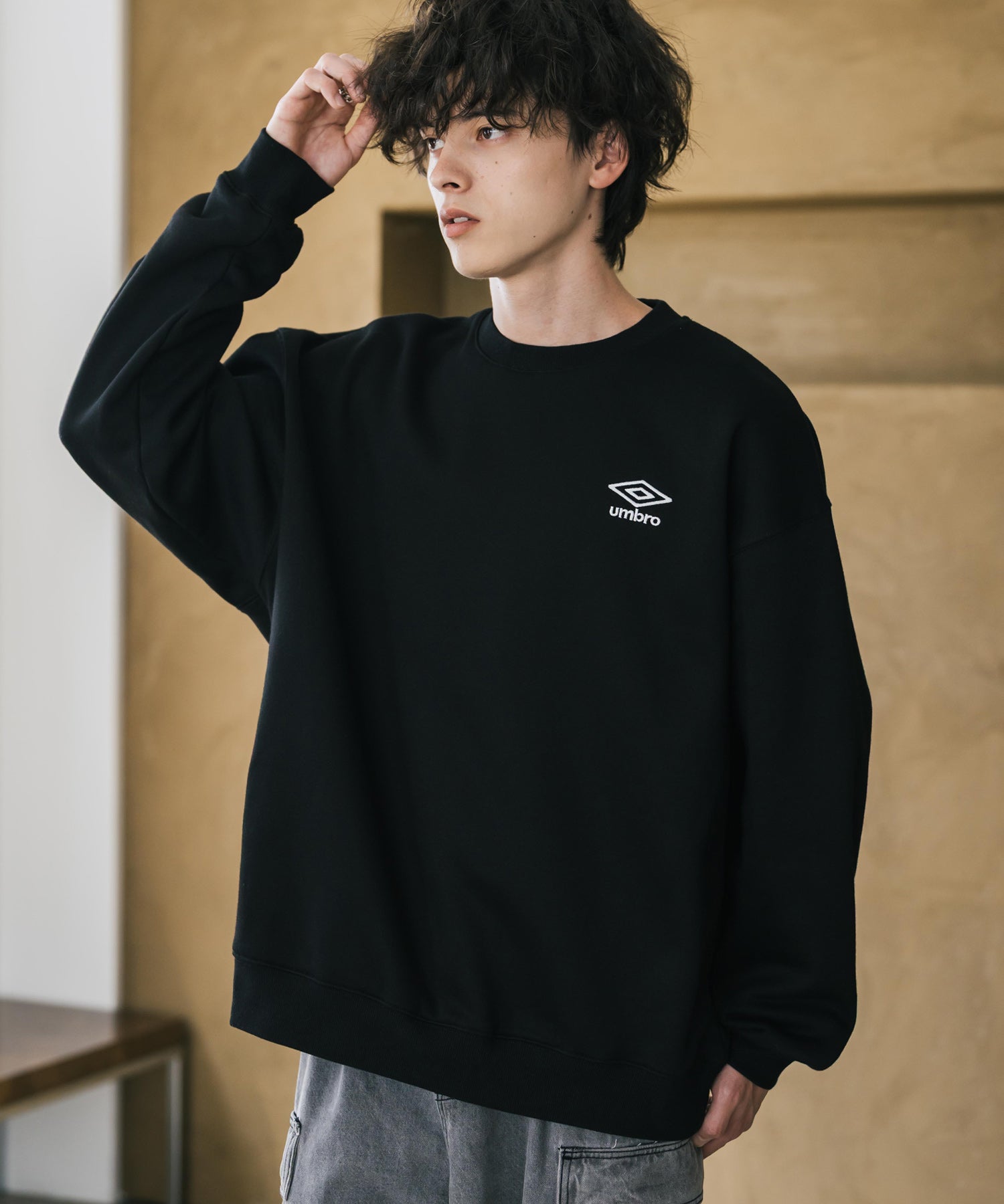 UMBRO 別注コラボオーバーサイズ裏起毛ロゴ刺繍クルーネックスウェット