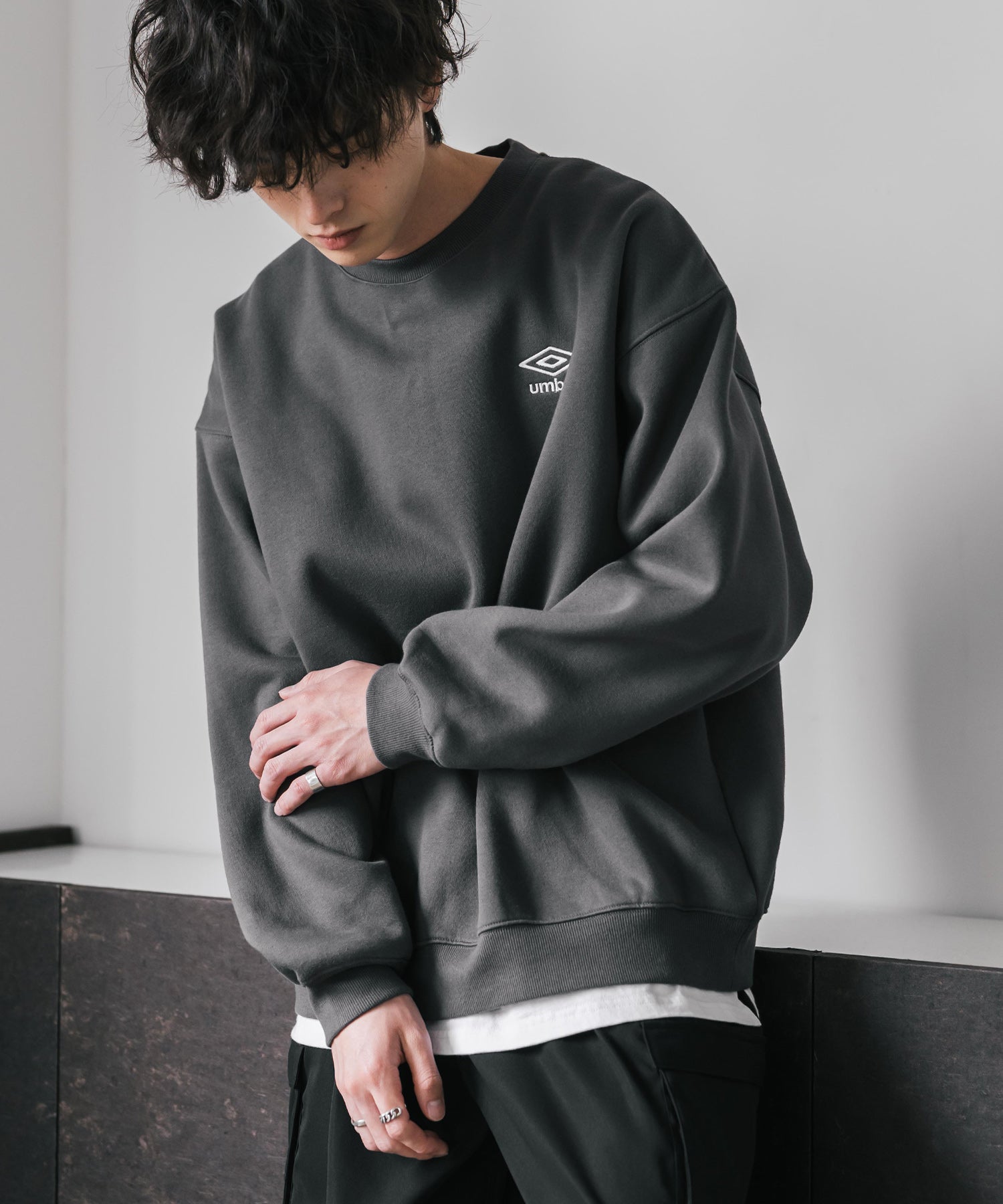 UMBRO 別注コラボオーバーサイズ裏起毛ロゴ刺繍クルーネックスウェット