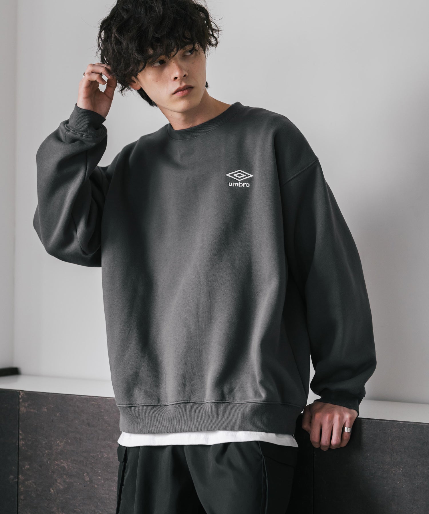 UMBRO 別注コラボオーバーサイズ裏起毛ロゴ刺繍クルーネックスウェット