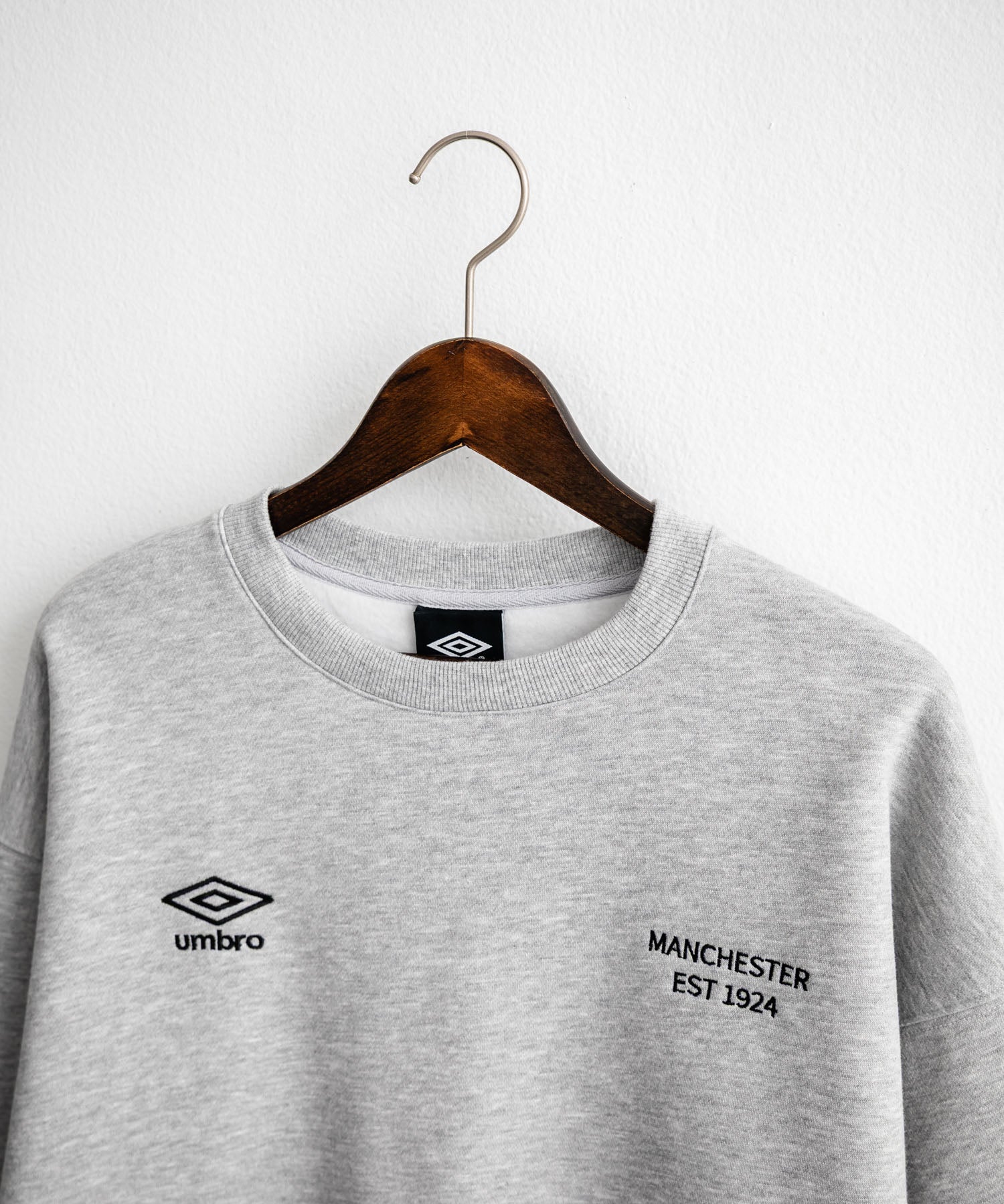 UMBRO 別注コラボオーバーサイズ裏起毛ロゴ刺繍ドロストスウェット 14941