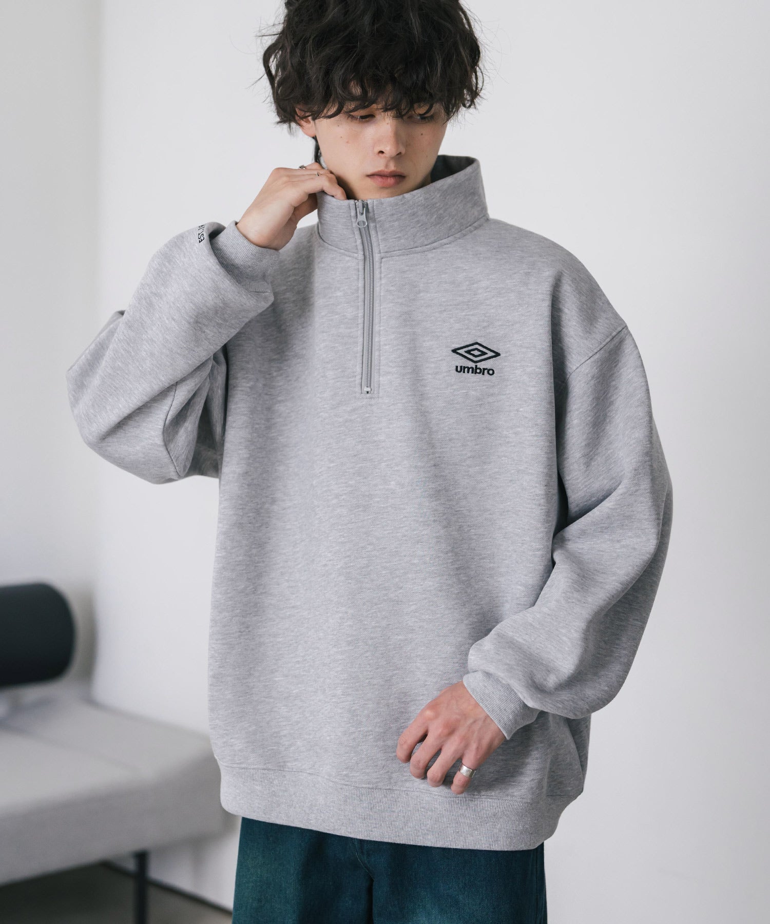 UMBRO アンブロ 別注コラボ オーバーサイズ裏起毛ワンポイントロゴ刺繍ハーフジッププルオーバースウェット 14942